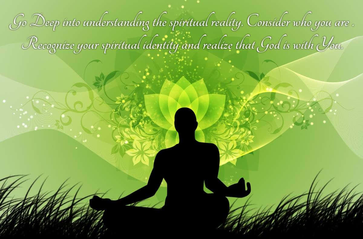 Spiritual Meditation 桌布 壁紙 — 一個人在草地上盤腿打坐的剪影，背後有發光的綠色蓮花和勵志文字。