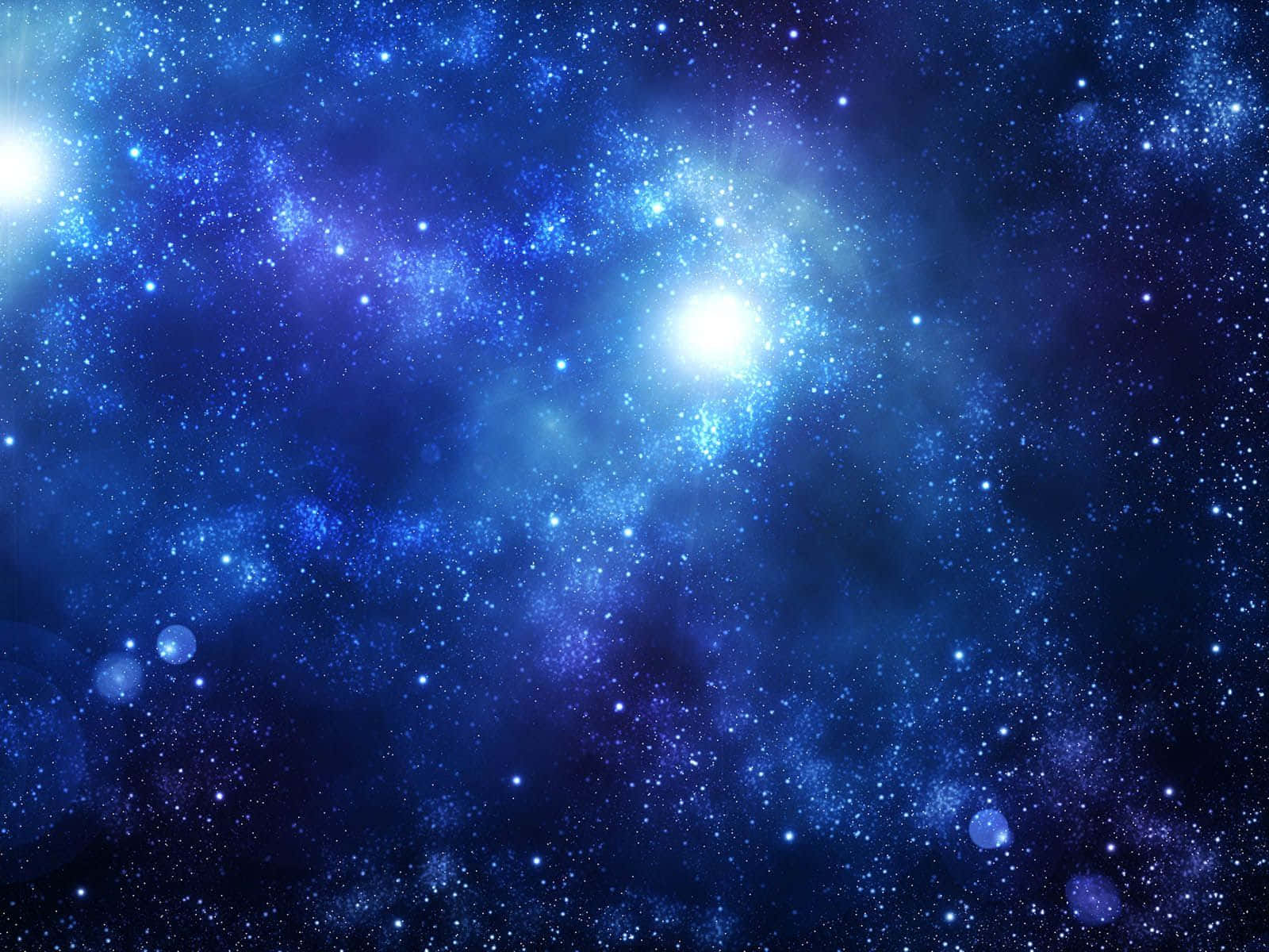 Blue Stars 桌布 壁紙 — 一個令人嘆為觀止的宇宙場景，充滿了發光的藍色恆星和旋轉的星雲，背景是深邃的太空。