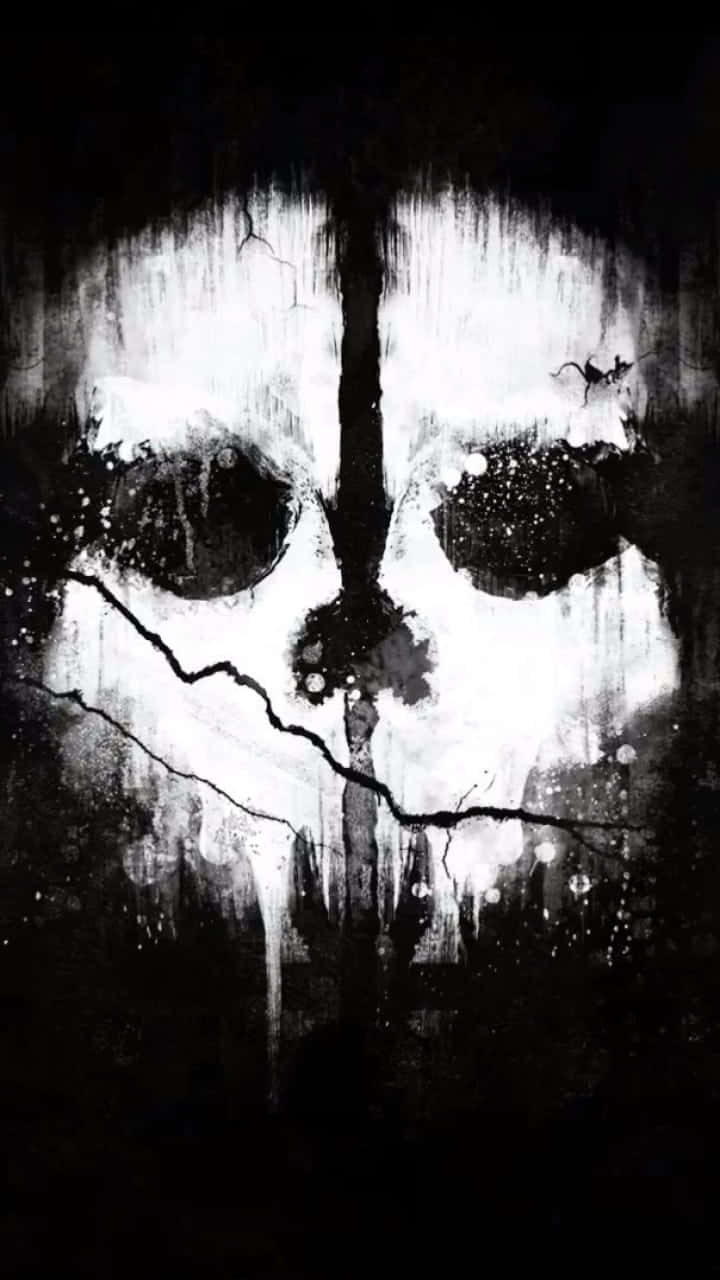 Call Of Duty Ghosts 桌布 壁紙 — 一個令人毛骨悚然的黑白骷髏頭，帶有裂紋油漆和滴落質感，背景為深色。