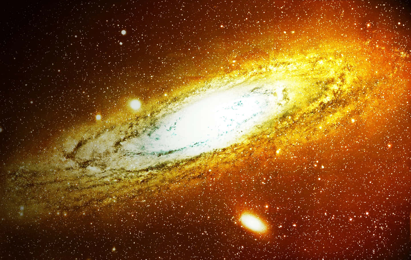 Yellow Galaxy 桌布 壁紙 — 一個令人驚嘆的螺旋星系，在深邃的宇宙背景下，閃耀著金色的旋臂和明亮的星星。