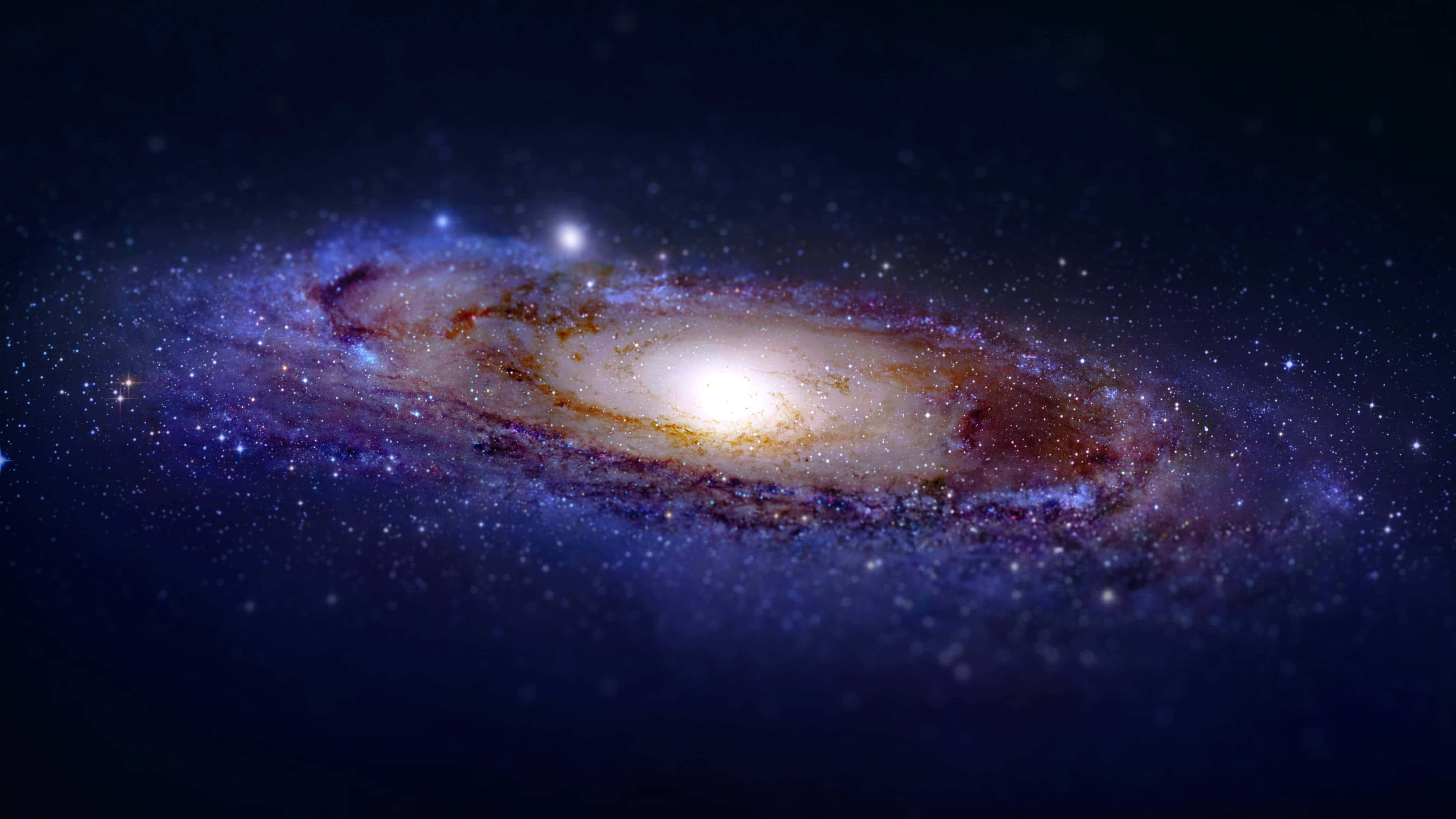 Whirlpool Galaxy 桌布 壁紙 — 一個令人驚嘆的螺旋星系，金色核心和旋轉的藍紫色旋臂在星空中閃耀。
