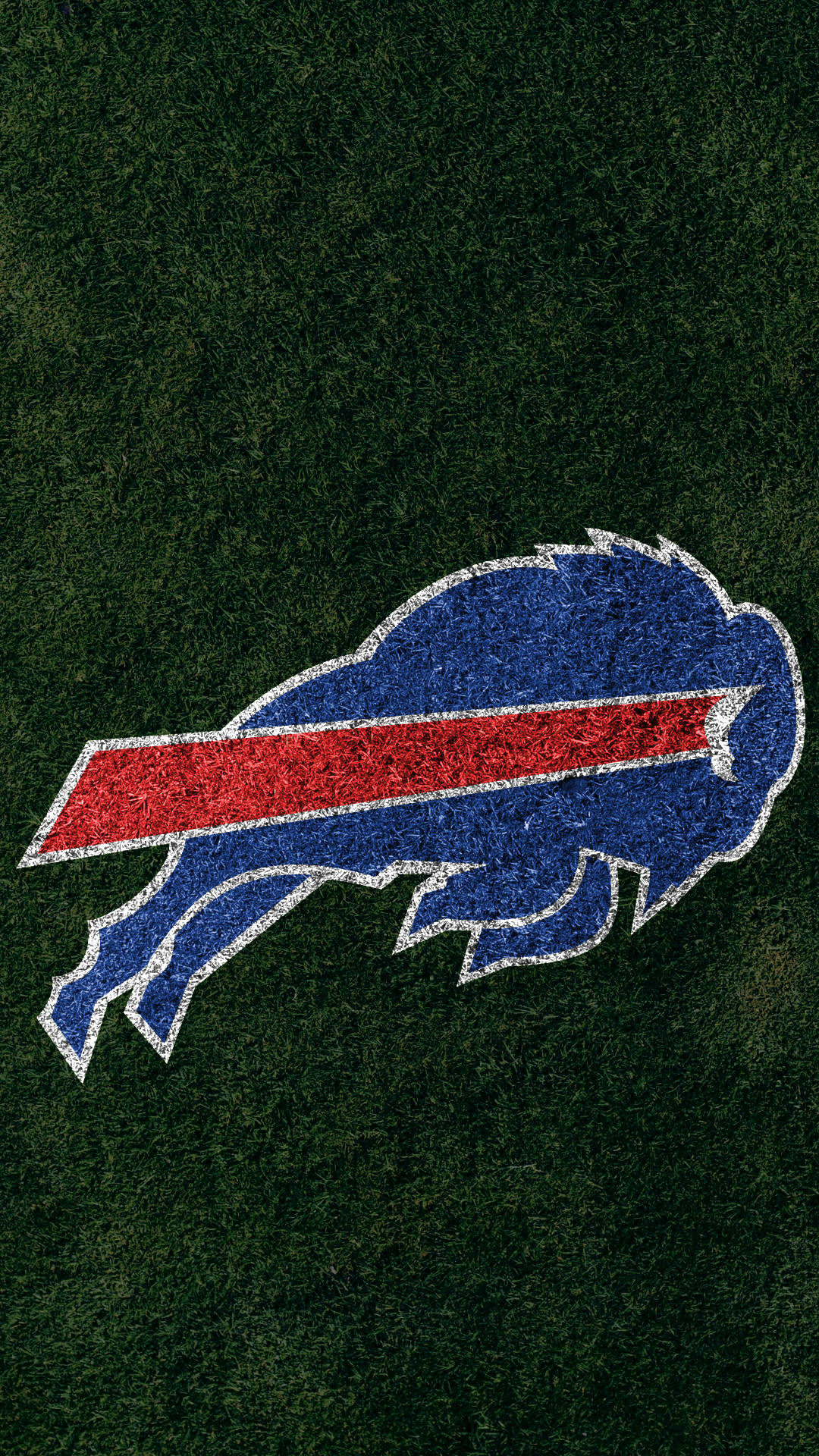 Bills 桌布 壁紙 — 一個以紋理草地呈現的水牛城比爾隊標誌，帶有藍色、紅色和白色條紋，位於深綠色場地上。