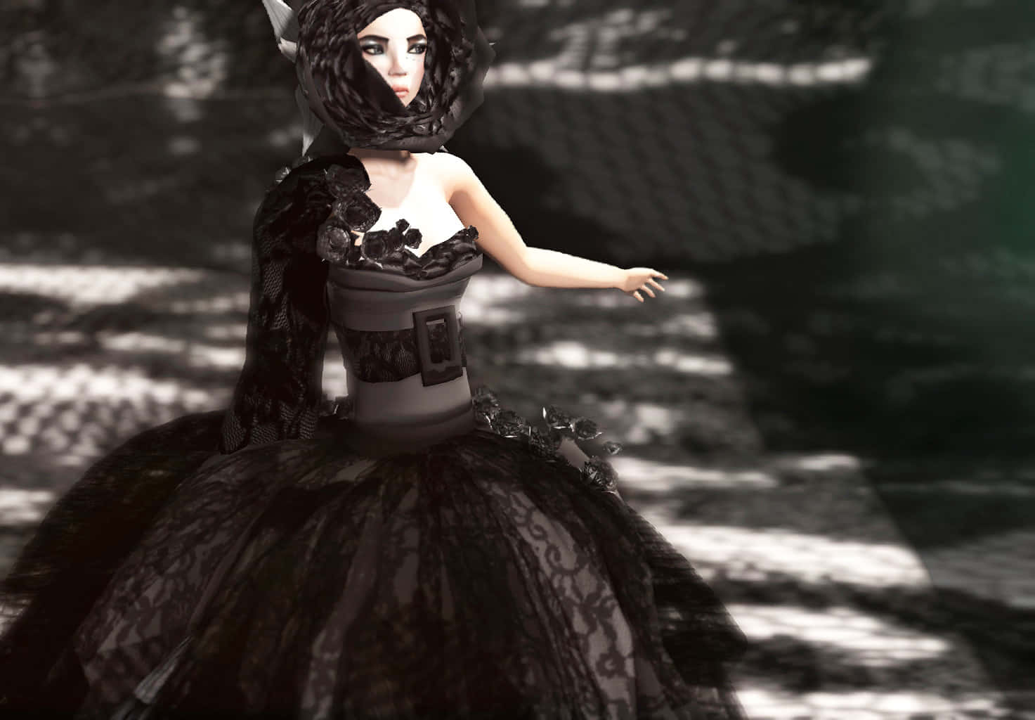 Gothic Fashion 桌布 壁紙 — 一個像娃娃的人物穿著精緻的黑色蕾絲長裙，優雅地站在陰暗的森林空地中。