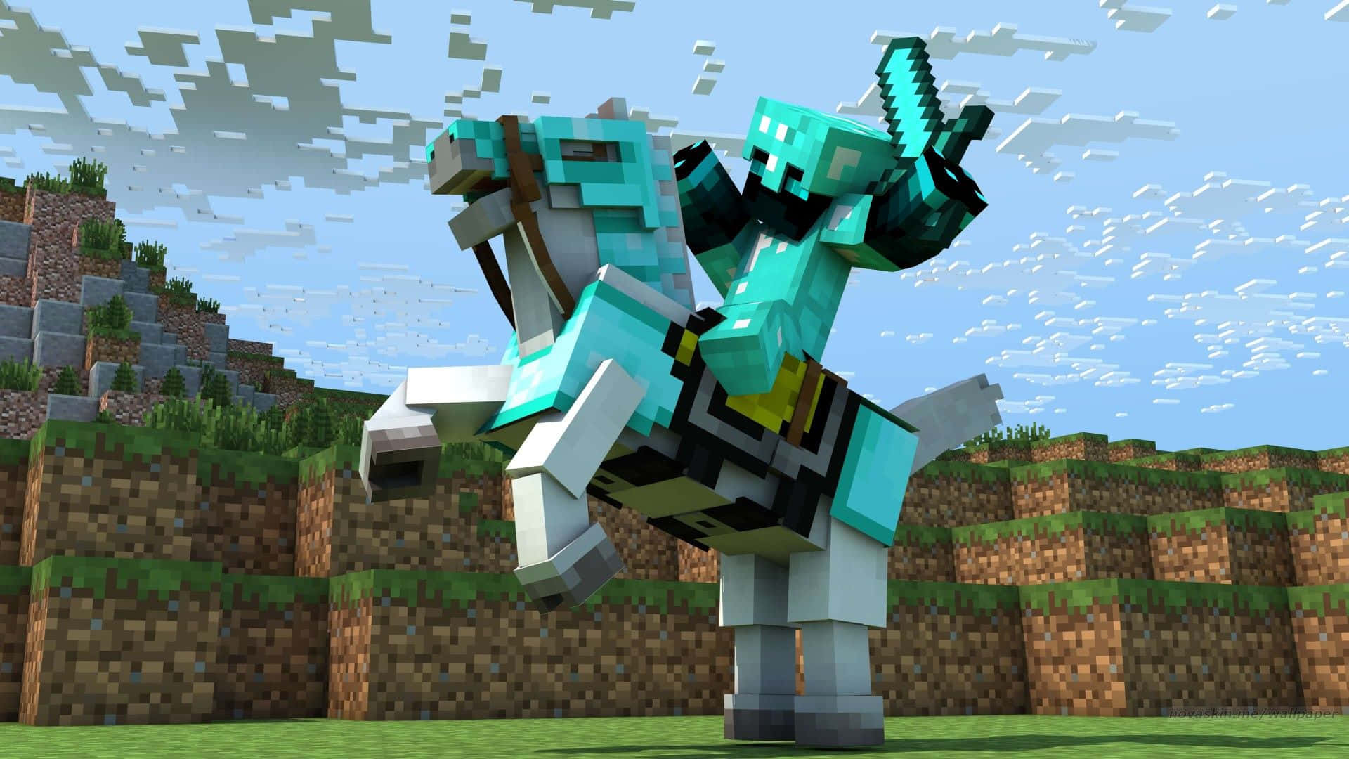 Minecraft Armor 桌布 壁紙 — 一個像素化的Minecraft玩家喺多雲嘅天空下，騎住一匹青色嘅馬，穿過一個方塊狀嘅草地山丘。