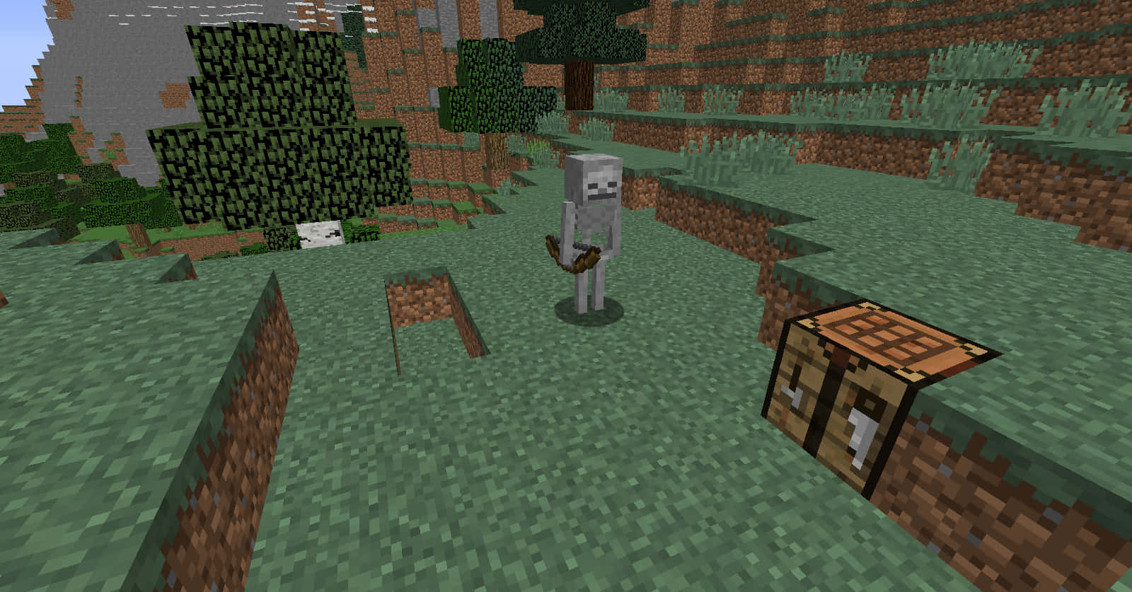 Minecraft Skeleton 桌布 壁紙 — 一個像素化的Minecraft骷髏站在草地生物群落中，靠近一個儲物箱和樹木，天空晴朗。