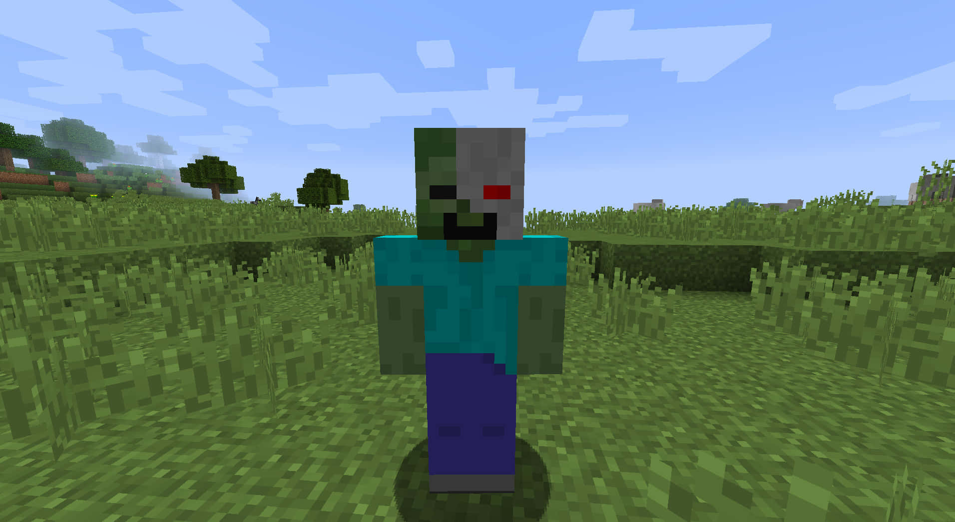 Minecraft Zombie 桌布 壁紙 — 一個像素化的喪屍站在Minecraft中藍天白雲下的草地上。