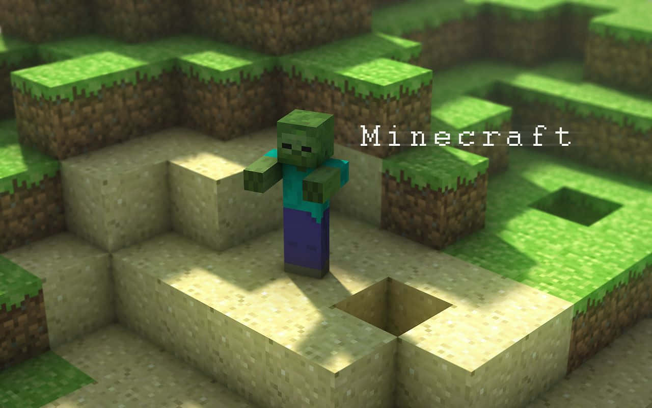 Minecraft Zombie 桌布 壁紙 — 一個像素化的喪屍站在Minecraft景觀中的方塊地形上，有草和泥土方塊，在明亮的日光下。