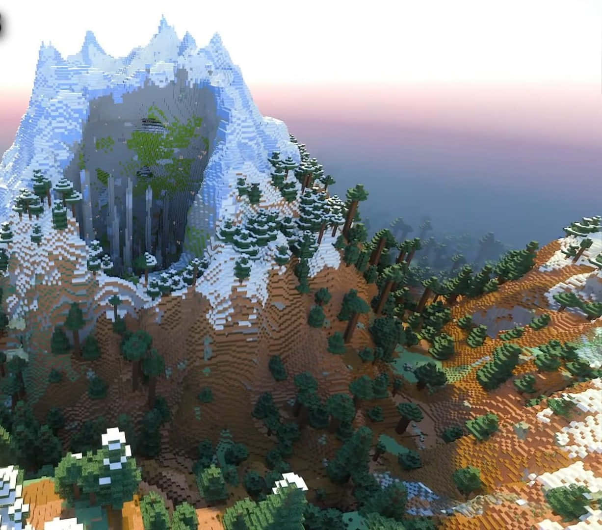 Minecraft Bedrock Edition 桌布 壁紙 — 一個像素化的山，有雪覆蓋的山峰和茂密的森林，在柔和的粉紅色和藍色日落天空下。