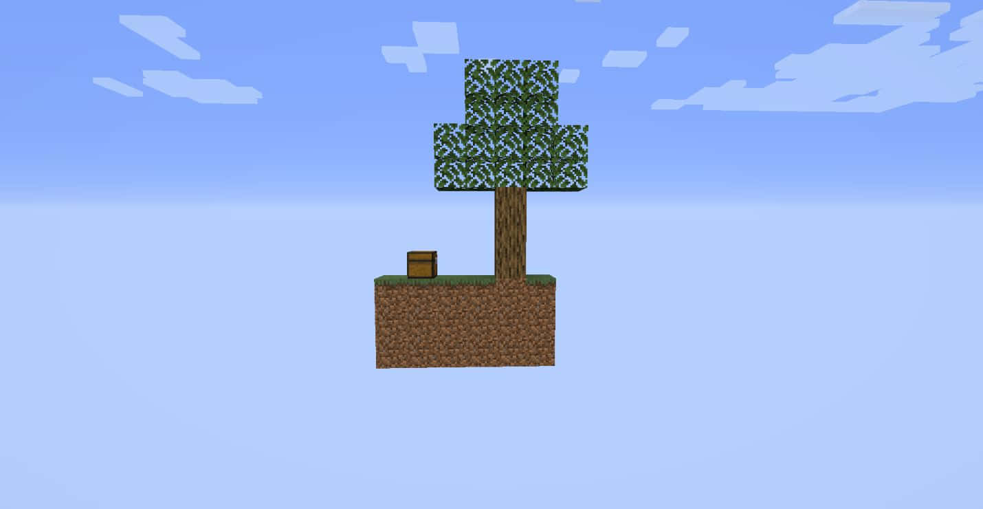 Minecraft Sky Block 桌布 壁紙 — 一個像素化的樹木和一個箱子放在一個浮空的泥土方塊上，背景是清澈的藍天，有稀疏的雲朵。