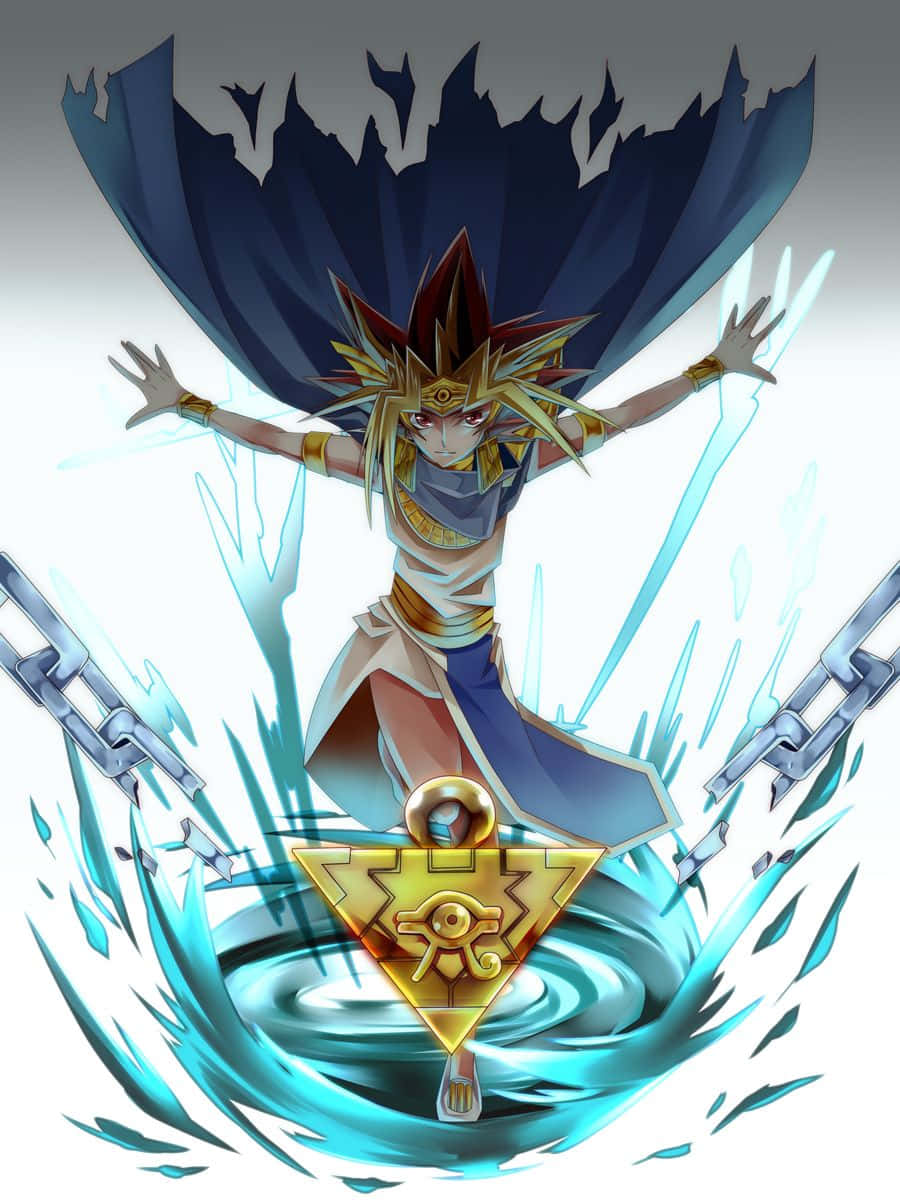 Yugi Muto 桌布 壁紙 — 一個充滿動感的動漫角色，擁有尖刺頭髮和飄逸斗篷，在旋轉的藍色能量和破碎的鎖鏈中勝利地站立。