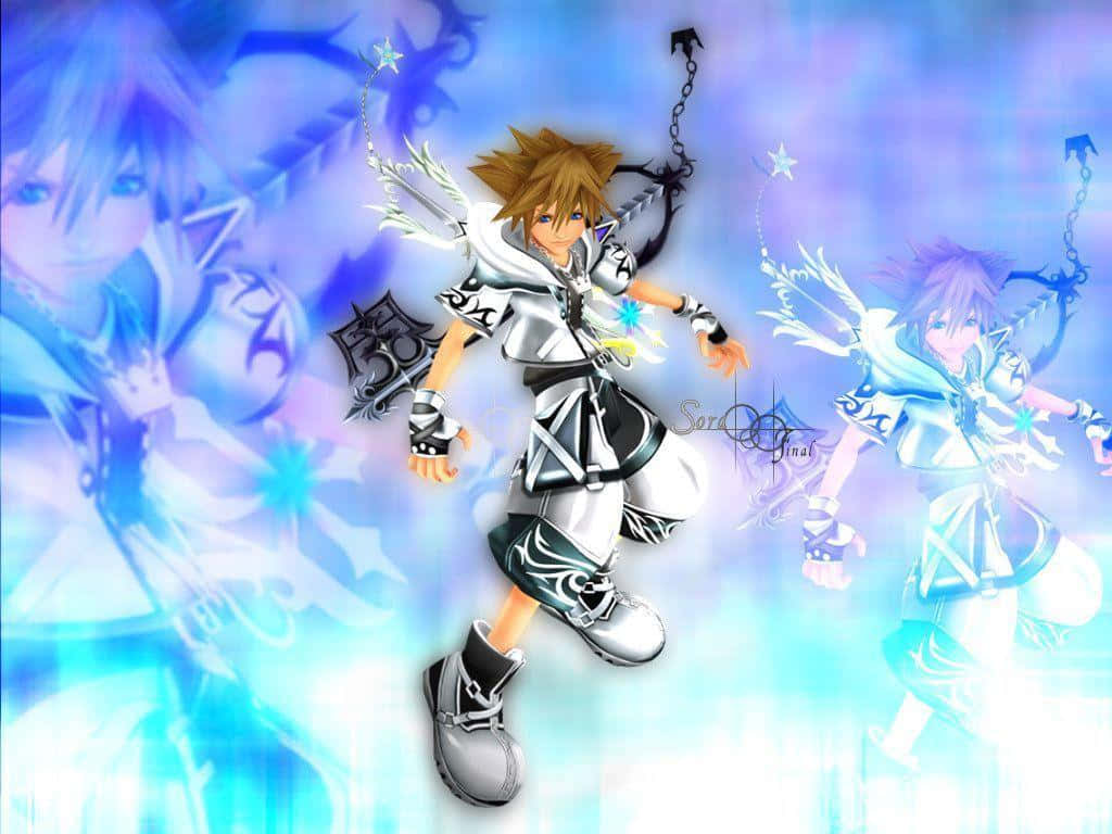 Kingdom Hearts Sora 桌布 壁紙 — 一個充滿動感的動漫角色，擁有棕色刺蝟頭，在發光的藍色和紫色魔法背景前揮舞著鑰刃。