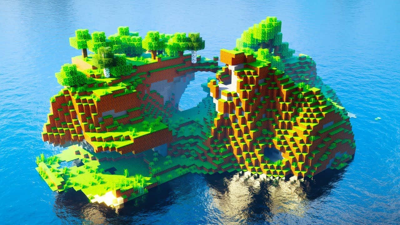 Minecraft Bedrock Edition 桌布 壁紙 — 一個充滿活力的像素島嶼，擁有茂密的綠色樹木和紅色土地，在明亮的日光下漂浮在平靜的藍色海洋中。