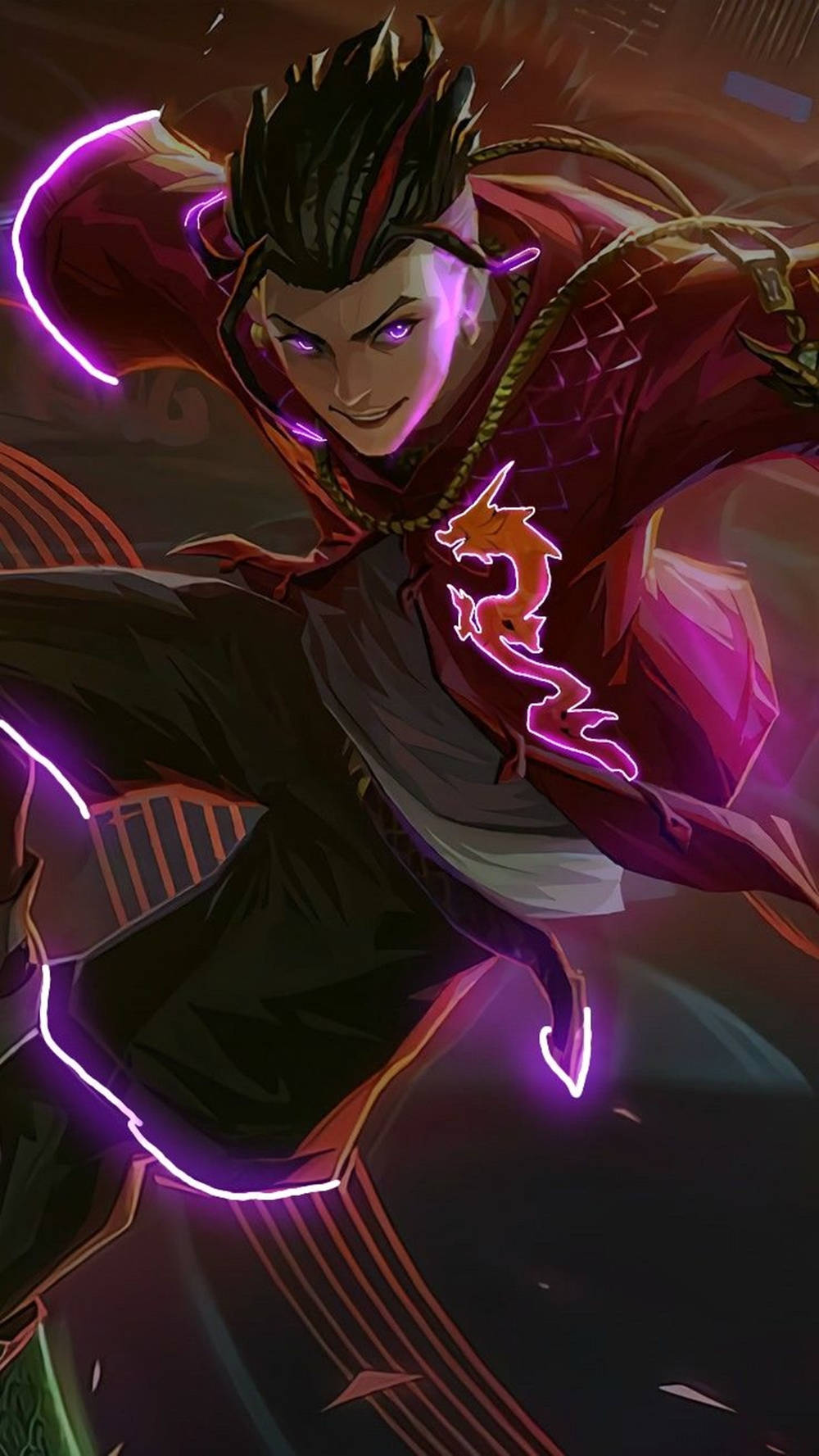 Mobile Legends 桌布 壁紙 — 一個充滿活力的動漫戰士，帶有發光的紫色能量和龍紋章，在黑暗、風格化的戰鬥場景中向前躍進。