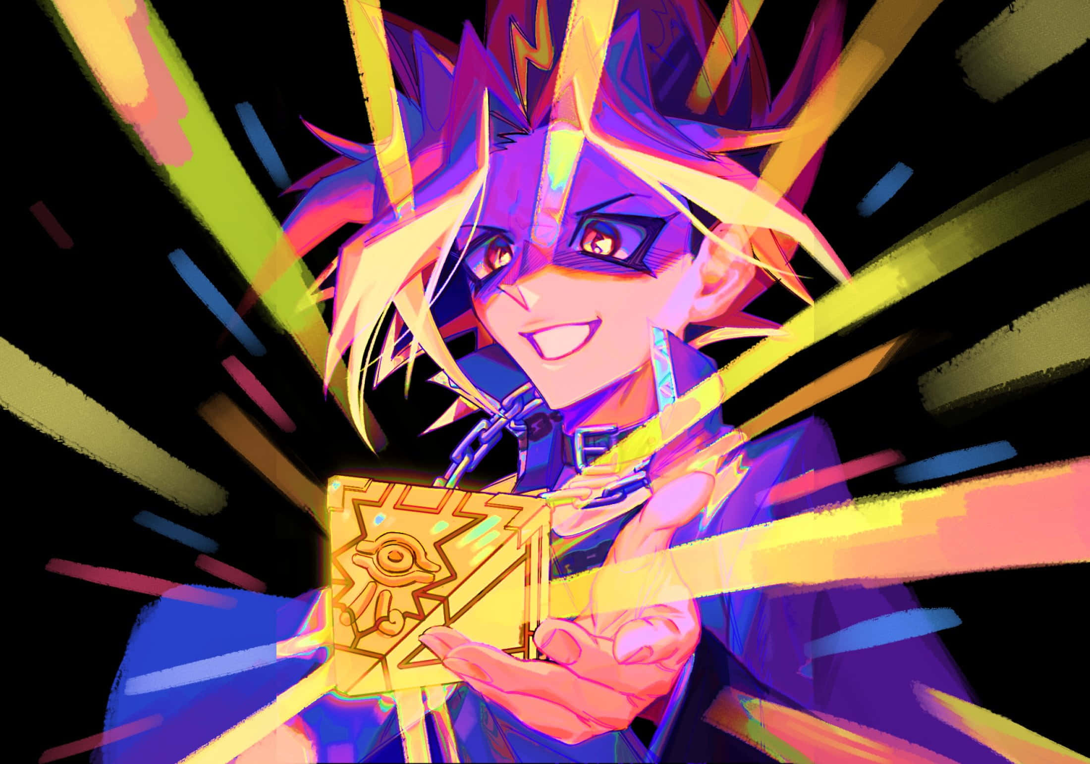Yugi Muto 桌布 壁紙 — 一個充滿活力的動漫角色，擁有尖刺頭髮和發光的眼睛，手持一張金色卡片，背後有彩色條紋在黑色背景上爆發出來。