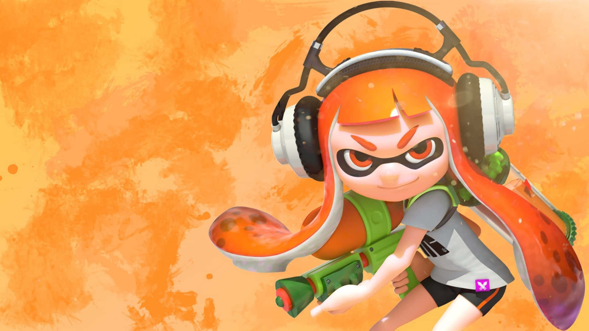 splatoon 桌布 壁紙 — 一個充滿活力的動漫角色，擁有橙色頭髮和耳機，在溫暖的橙色水彩背景前揮舞著綠色墨水噴射器。