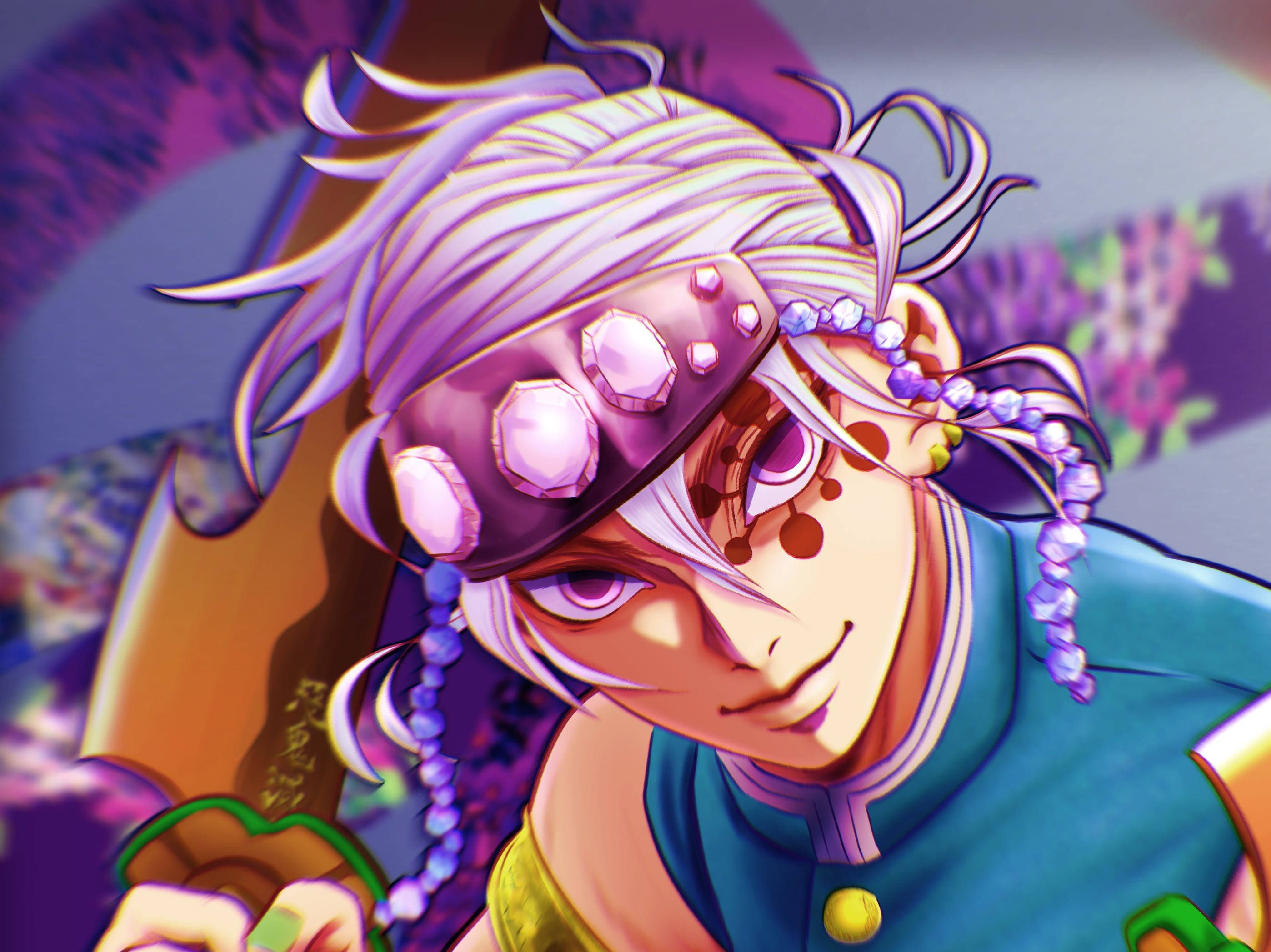 Vibrant Tengen Uzui from Demon Slayer Exuding a Challenging Smirk 壁紙 — 一個充滿活力的動漫角色，白髮上戴著鑲有紫色寶石的頭帶，在模糊的花卉背景前揮舞著一把大劍。