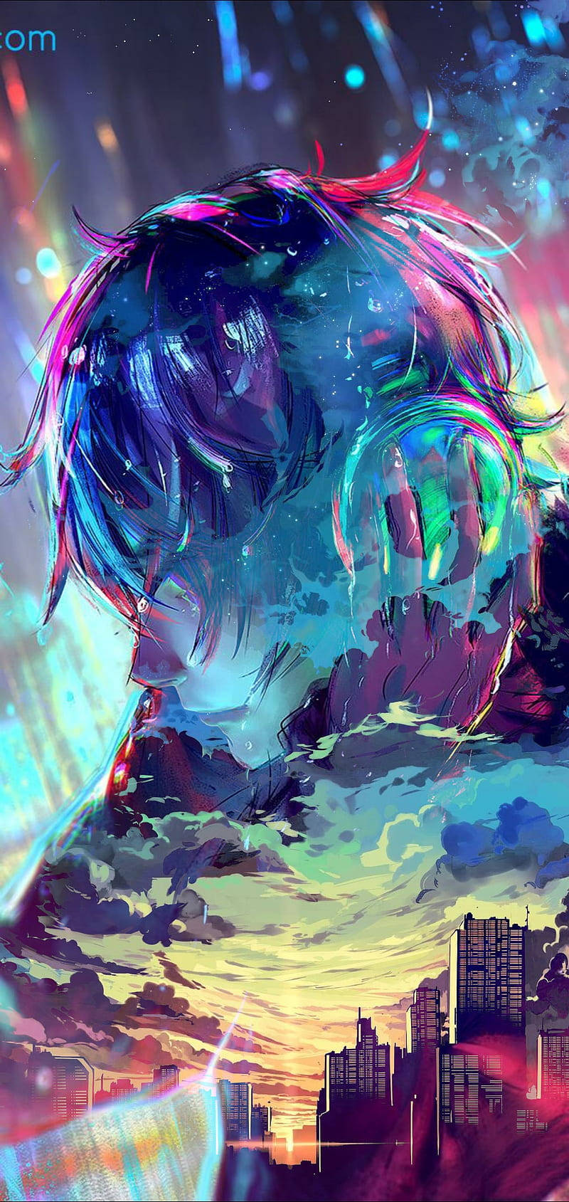 彩色 桌布 壁紙 — 一個充滿活力的動漫風格肖像，描繪一個擁有發光頭髮的人物，背景是日落時分的霓虹城市景觀。