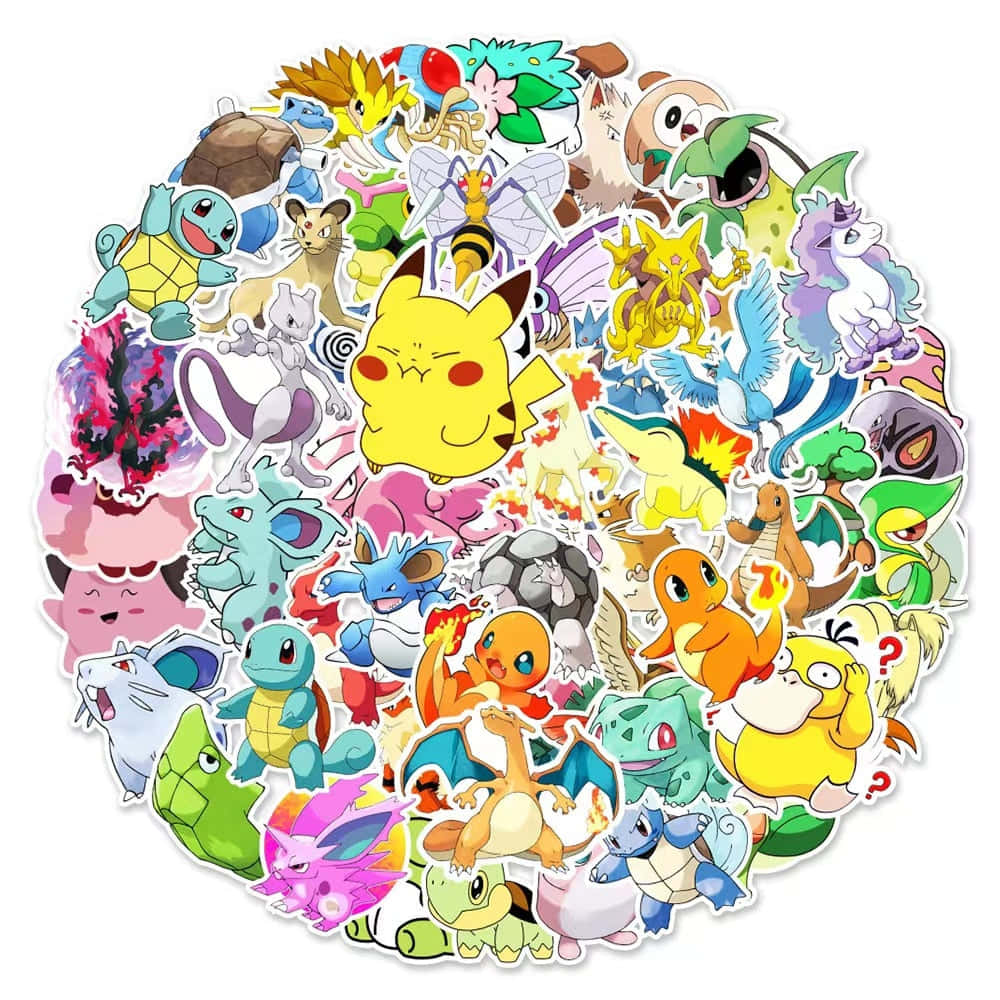 Pokemon Stickers 桌布 壁紙 — 一個充滿活力的圓形拼貼畫，以比卡超為中心，周圍環繞著數十種其他標誌性生物的彩色 Pokémon 貼紙。