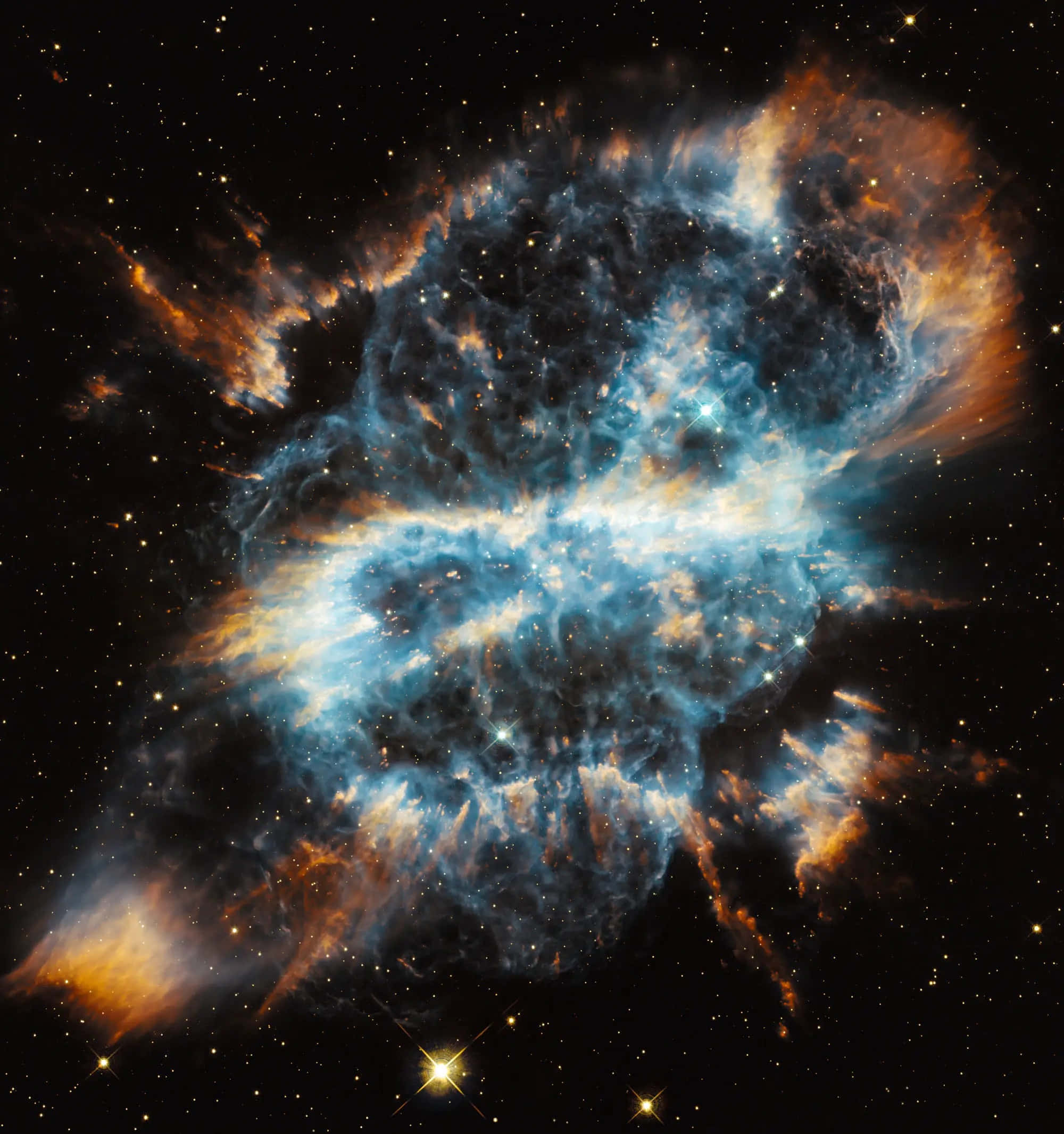 Planetary Nebula 桌布 壁紙 — 一個充滿活力的宇宙星雲，在佈滿星辰的黑色虛空中，旋轉著電藍色和火橙色的氣體。