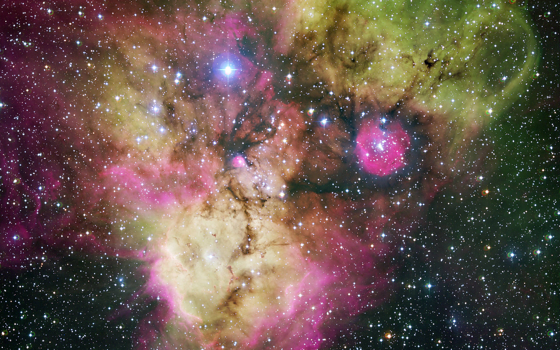 星星 桌布 壁紙 — 一個充滿活力的宇宙星雲，在黑暗的星場背景下，由明亮的星星照亮，旋轉著粉紅色、綠色和金色的氣體。