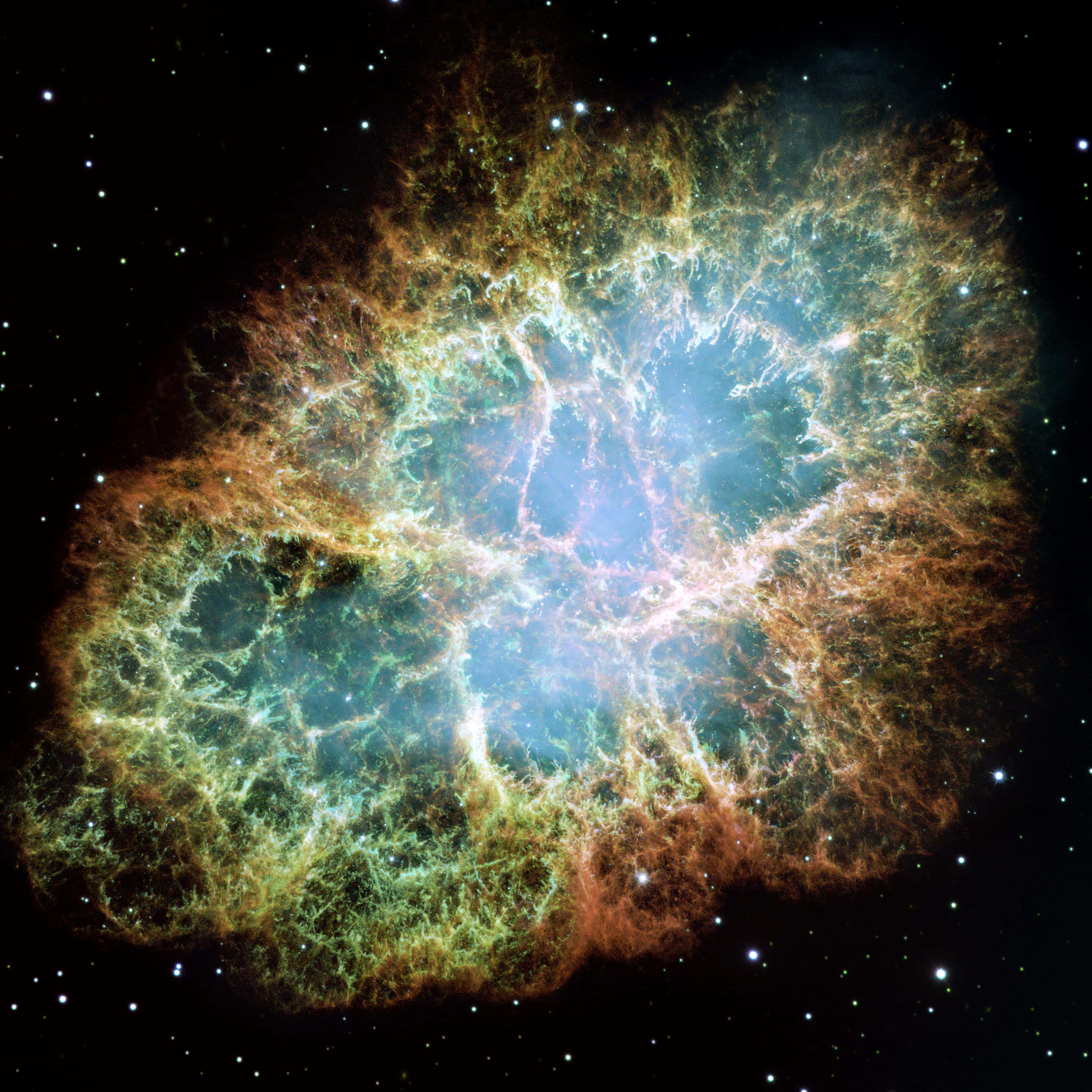 Supernova Explosion 桌布 壁紙 — 一個充滿活力的宇宙星雲，帶有發光的綠色和橙色絲狀物，在深空的星場中輻射。