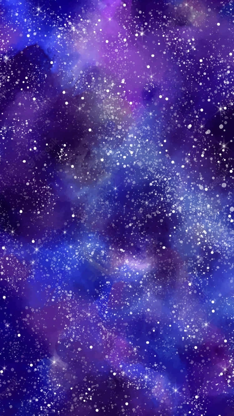 Purple Phone 桌布 壁紙 — 一個充滿活力的宇宙星雲，深紫色和藍色交織旋轉，點綴著閃爍的白色星星，背景是黑暗虛空。