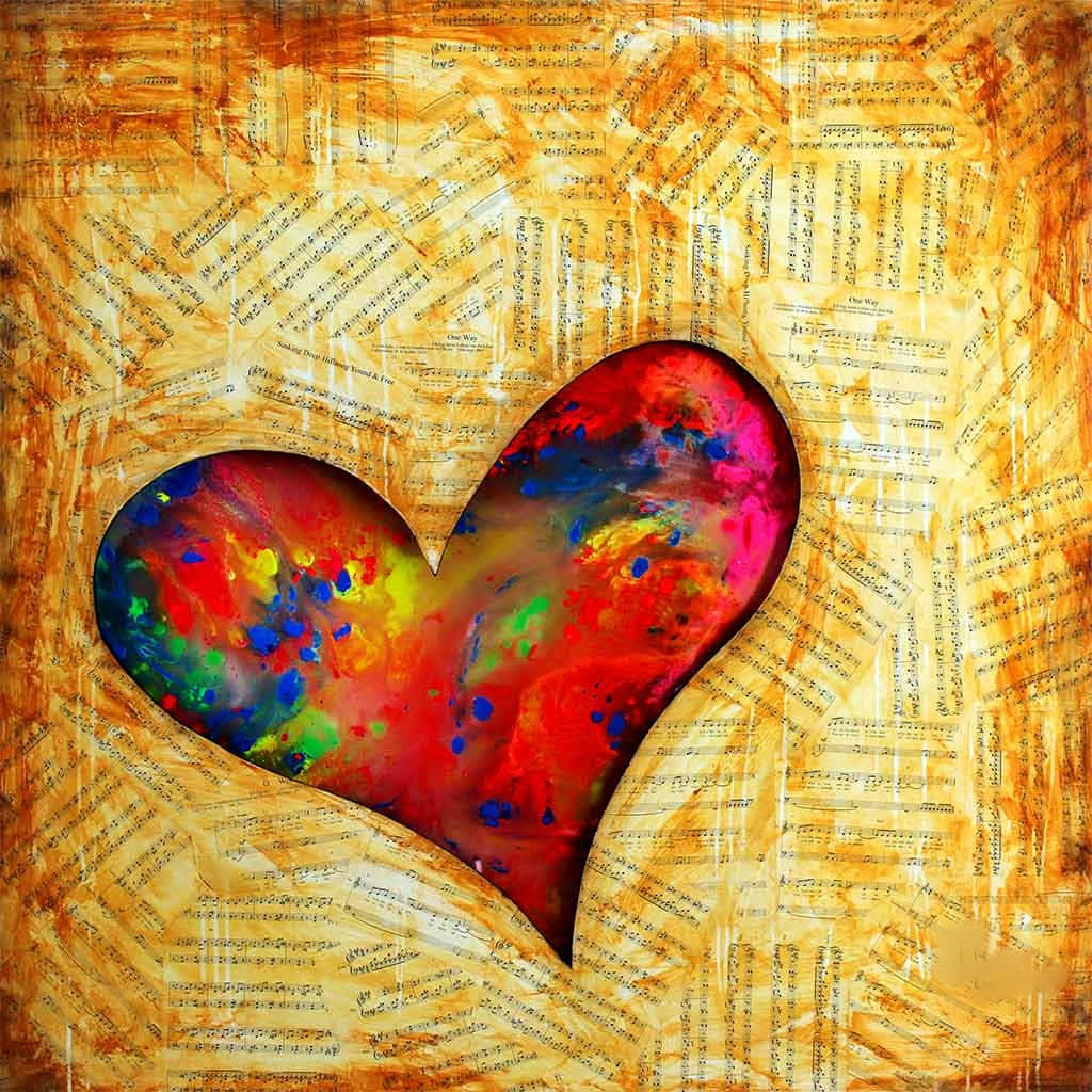 Heart Art 桌布 壁紙 — 一個充滿活力的抽象心形，用色彩潑濺繪製，位於有紋理的舊樂譜背景中。