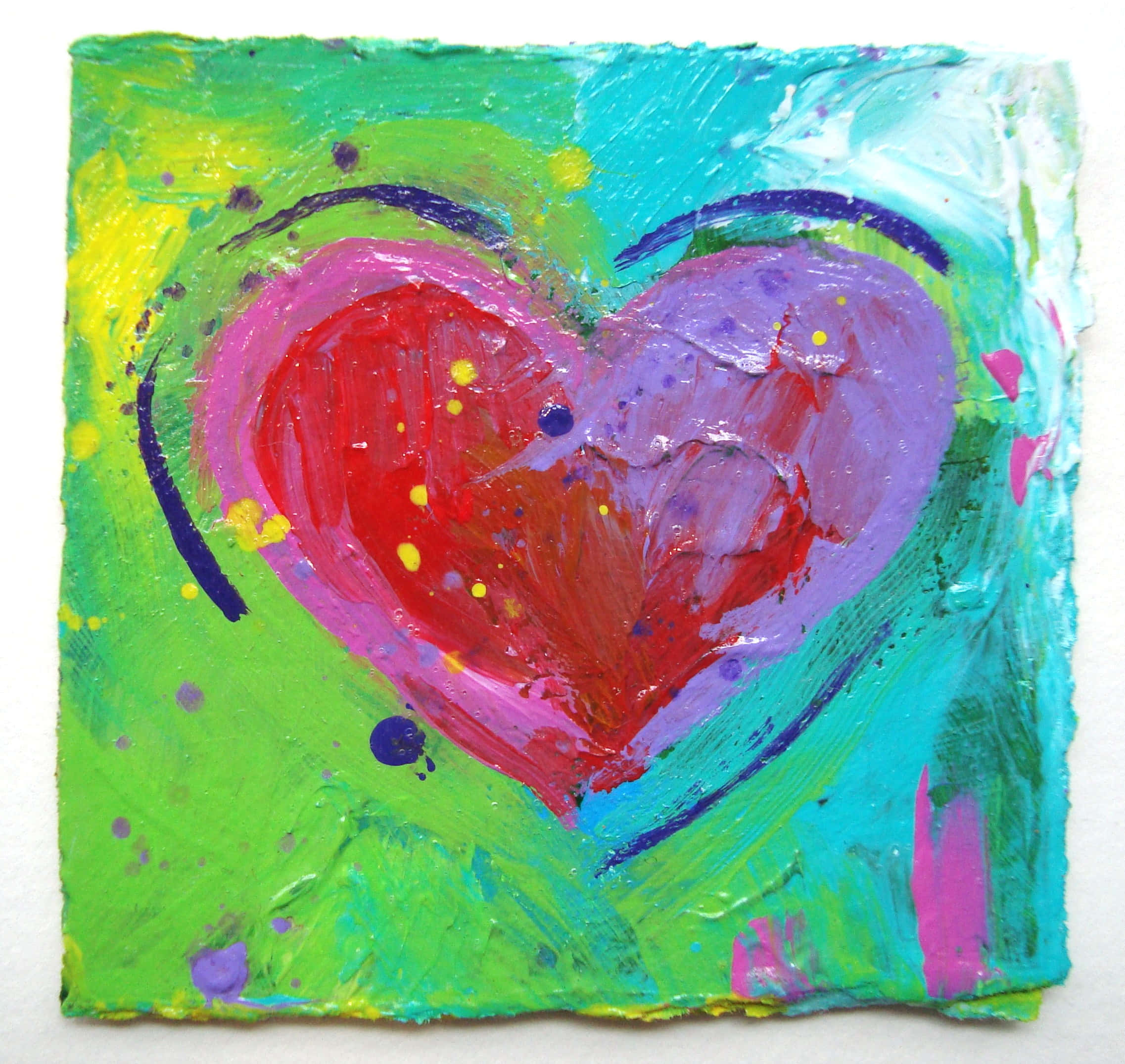 Heart Art 桌布 壁紙 — 一個充滿活力的紋理心形，以紅色和紫色大膽筆觸繪製，背景為綠色和藍綠色。