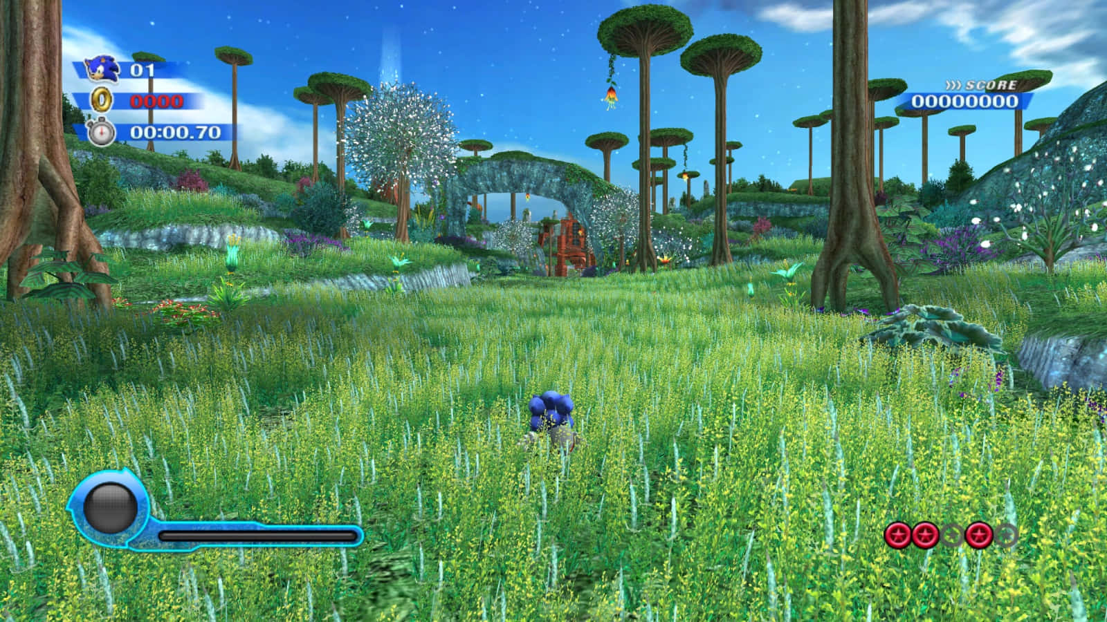 Sonic Planet Wisp 桌布 壁紙 — 一個充滿活力的綠色田野，有高高的草和獨特的樹狀結構，在明亮的藍天下，出現在電子遊戲場景中。