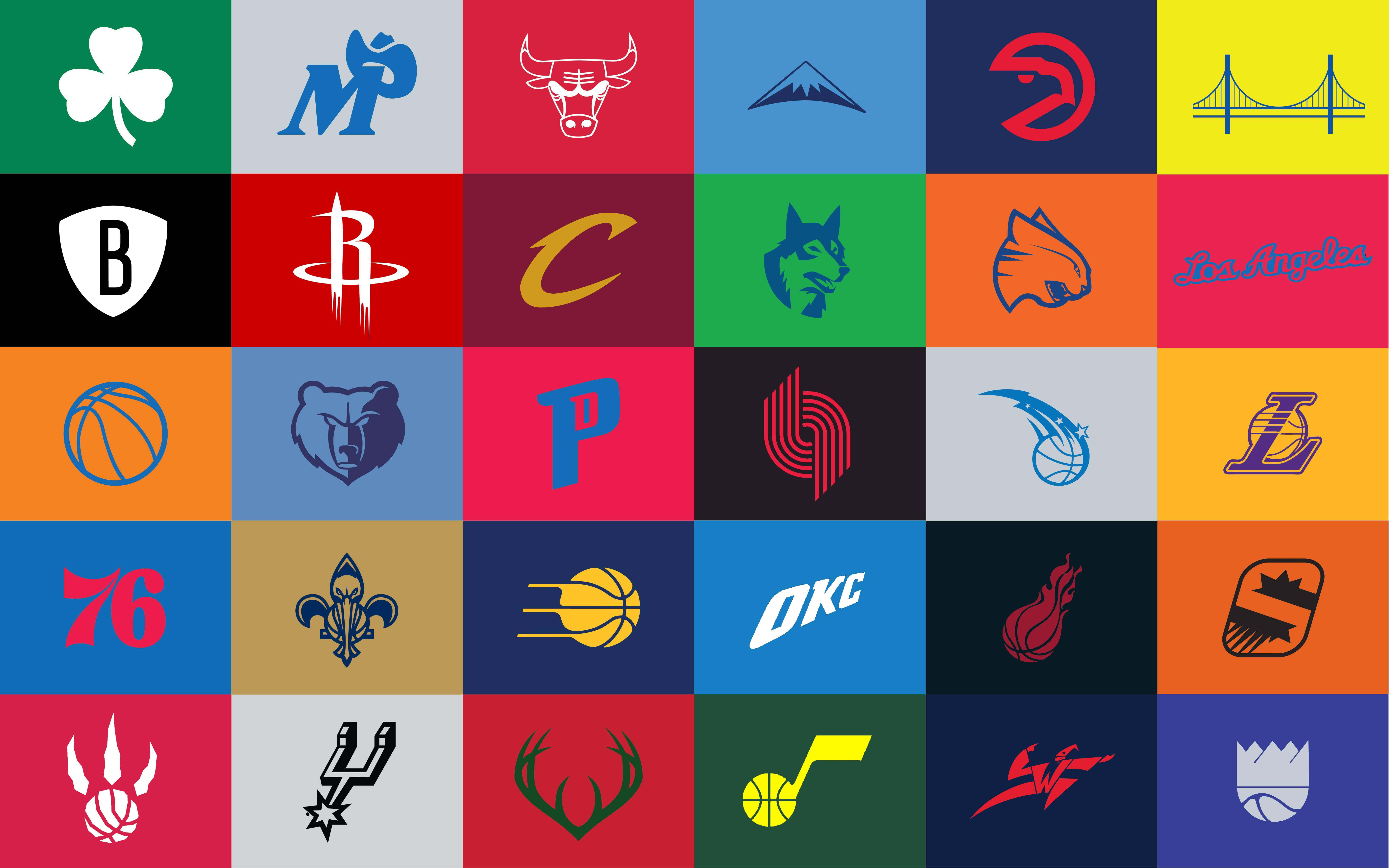 Minimalist Sports 桌布 壁紙 — 一個充滿活力的網格，包含20個NBA球隊標誌，每個標誌都位於純色方形背景上。