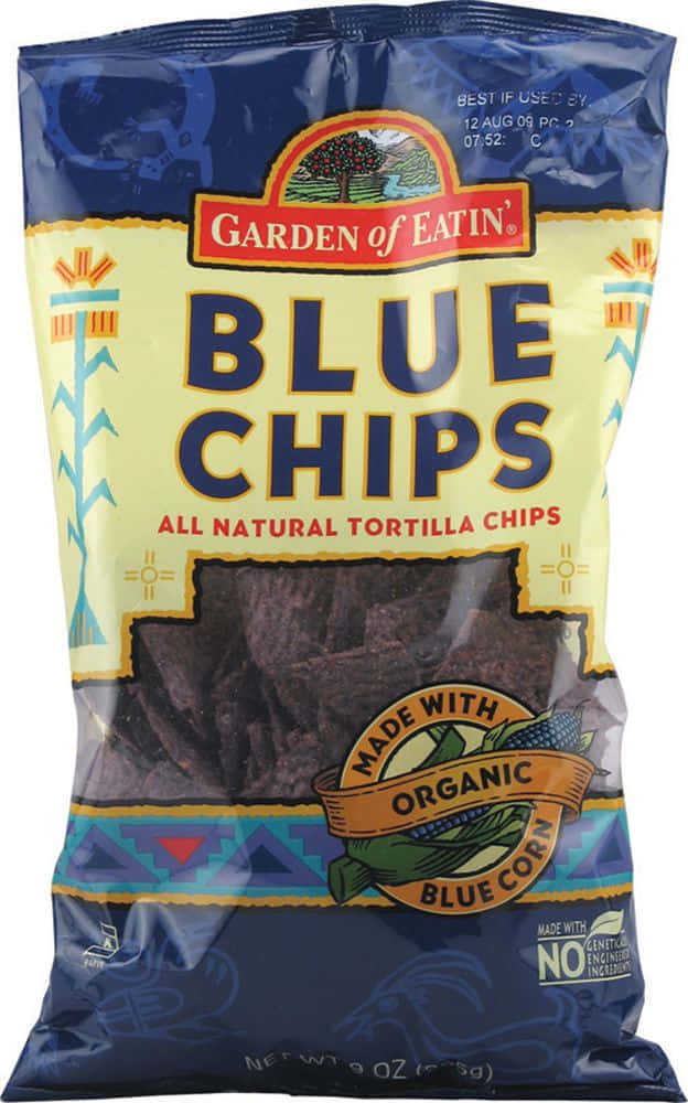 Blue Chips 桌布 壁紙 — 一個充滿活力的藍黃色包裝的Garden of Eatin' Blue Chips，內含以有機藍玉米製成的全天然玉米片。
