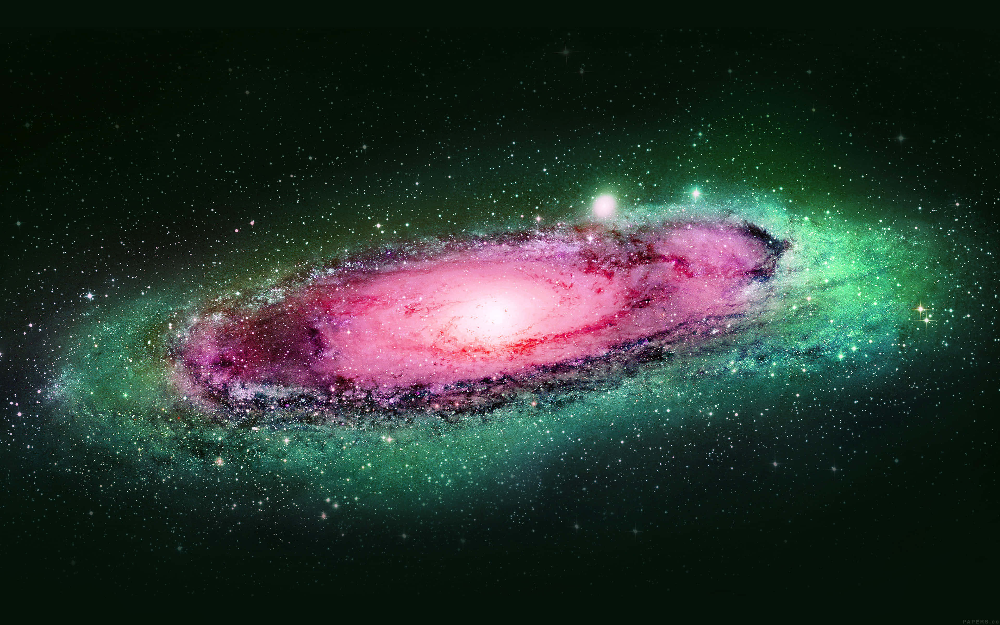 Galaxy Artwork 桌布 壁紙 — 一個充滿活力的螺旋星系在繁星點點的宇宙背景下閃耀著粉紅色和綠色的星雲。