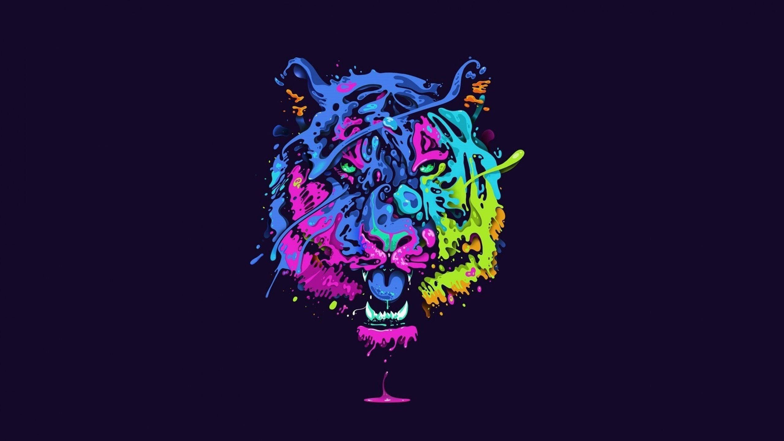 老虎 桌布 壁紙 — 一個充滿活力的霓虹老虎頭，在深色背景上濺滿了彩色油漆。