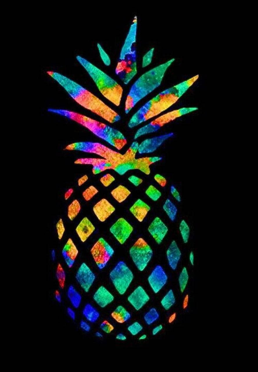 Fruits 桌布 壁紙 — 一個充滿活力的霓虹菠蘿，帶有彩虹紮染圖案，在純黑色背景上發光。