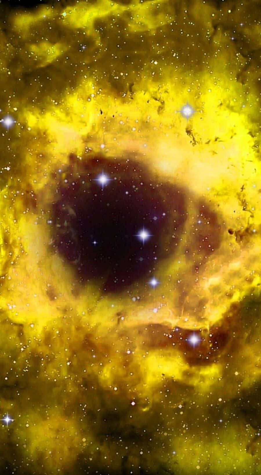 Yellow Galaxy 桌布 壁紙 — 一個充滿活力的黃色宇宙星雲，中央有一個黑暗的空洞，周圍環繞著發光的氣體和閃爍的星星。