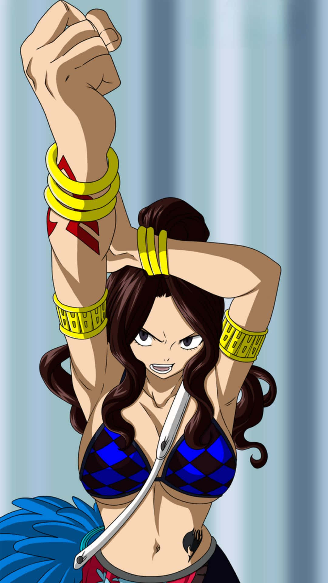 Cana Alberona 桌布 壁紙 — 一個兇猛的動漫女孩，深色頭髮和黃色臂帶，在柔和的藍色背景上勝利地舉起拳頭。