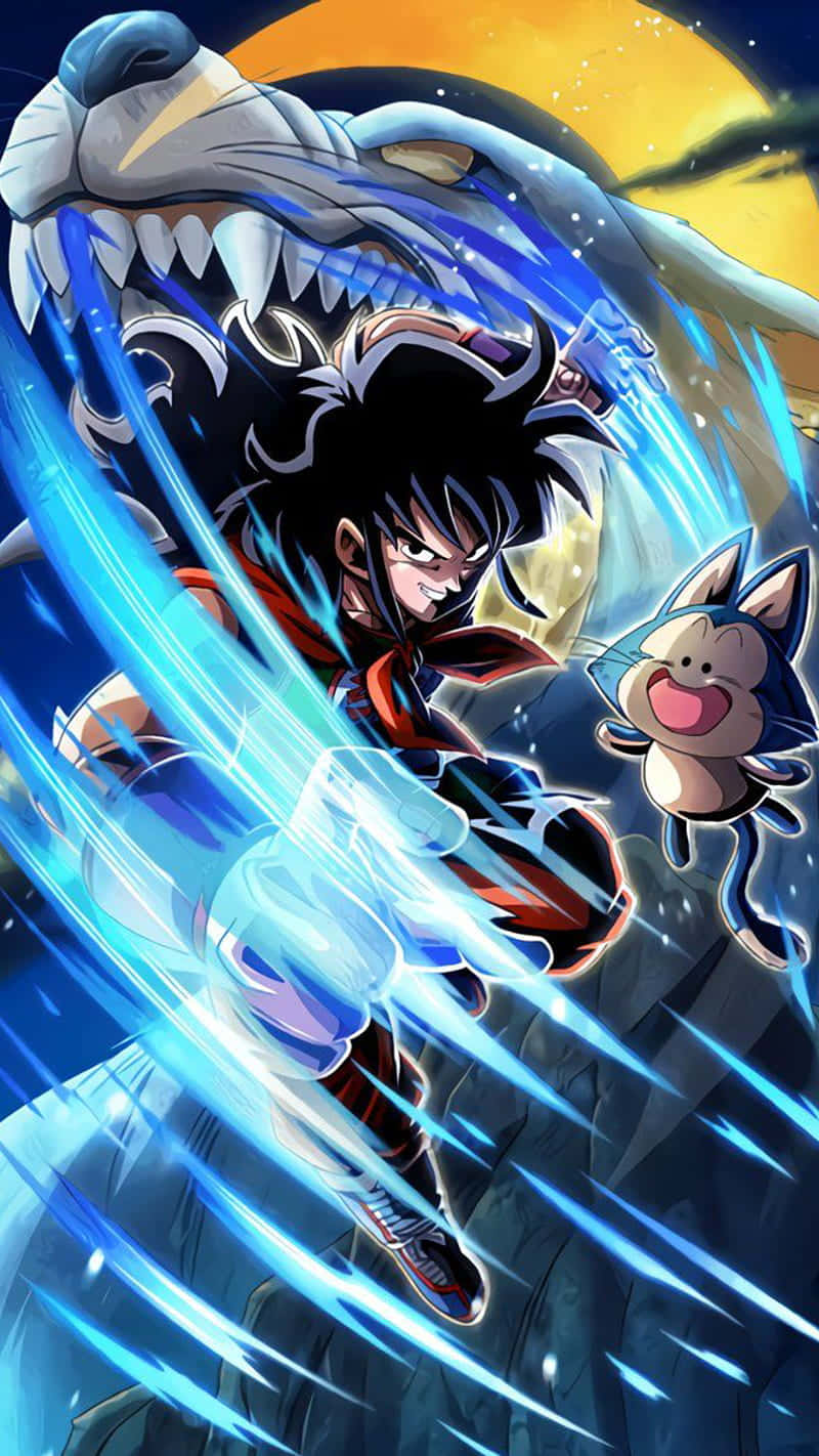 Yamcha 桌布 壁紙 — 一個兇猛的動漫戰士，黑髮紅斗篷，向前出拳，周圍環繞著藍色能量條紋，身後有一個巨大的狼頭，旁邊有一隻藍色小生物。