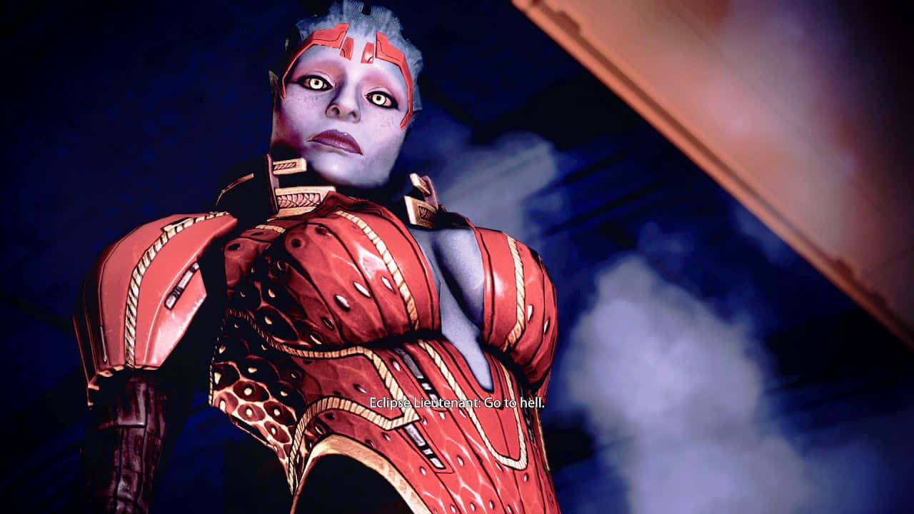 Mass Effect Samara 桌布 壁紙 — 一個兇猛的外星戰士穿著華麗的紅色盔甲，在煙霧繚繞的黑暗背景下，以發光的眼睛挑釁地站立。