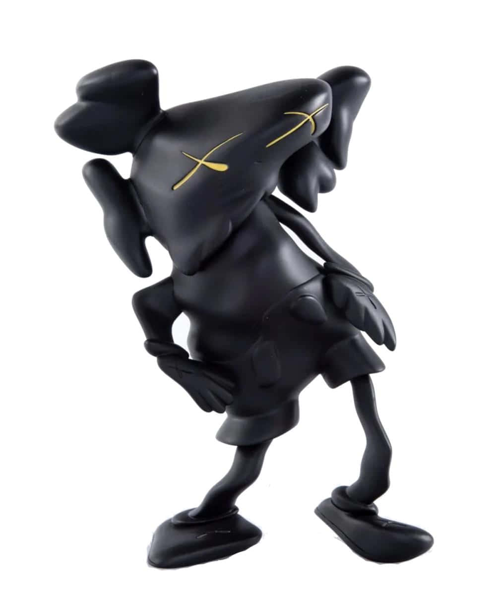 Kaws Figures 桌布 壁紙 — 一個光滑的黑色風格化老鼠雕塑，帶有金色X眼睛和誇張的四肢，在純白色背景上自信地擺姿勢。