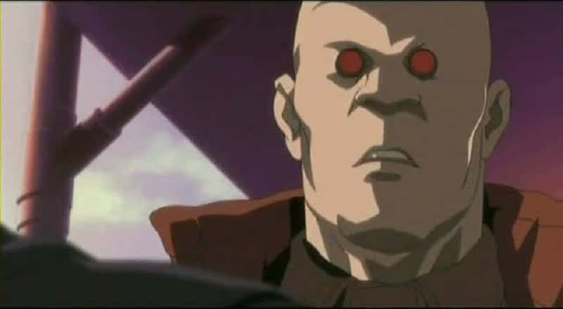 Ghost In The Shell Borma 桌布 壁紙 — 一個光頭動畫反派，擁有發光的紅色眼睛，在紫色天空和金屬結構前強烈凝視。