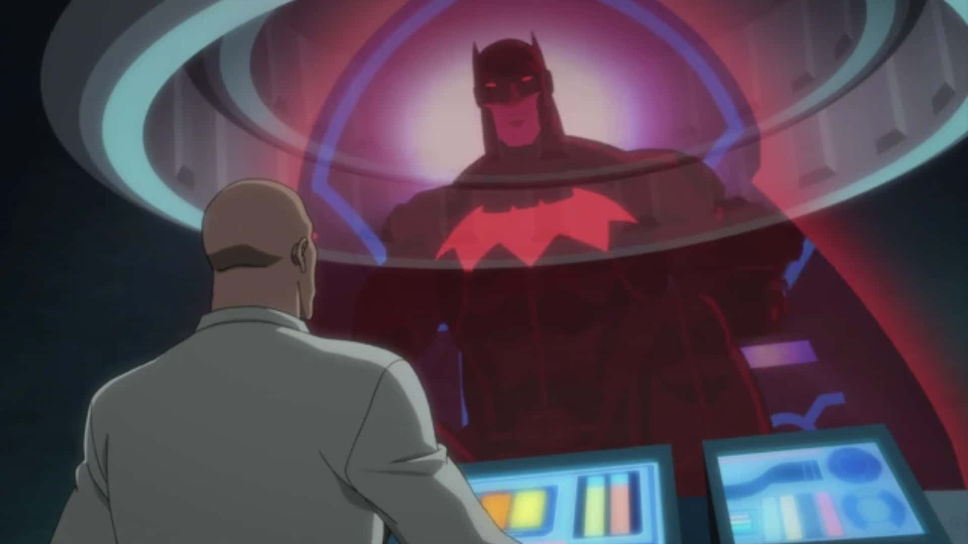 The Justice League Dark 桌布 壁紙 — 一個光頭男子穿著實驗室外套，在一個高科技控制室中面對一個發出紅藍光的全息蝙蝠俠投影。