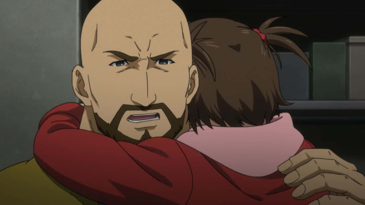 Yuugo Tennouji 桌布 壁紙 — 一個光頭鬍鬚男穿著紅色連帽衫，在昏暗的房間裏猛烈地擁抱一個棕色辮子的小孩。