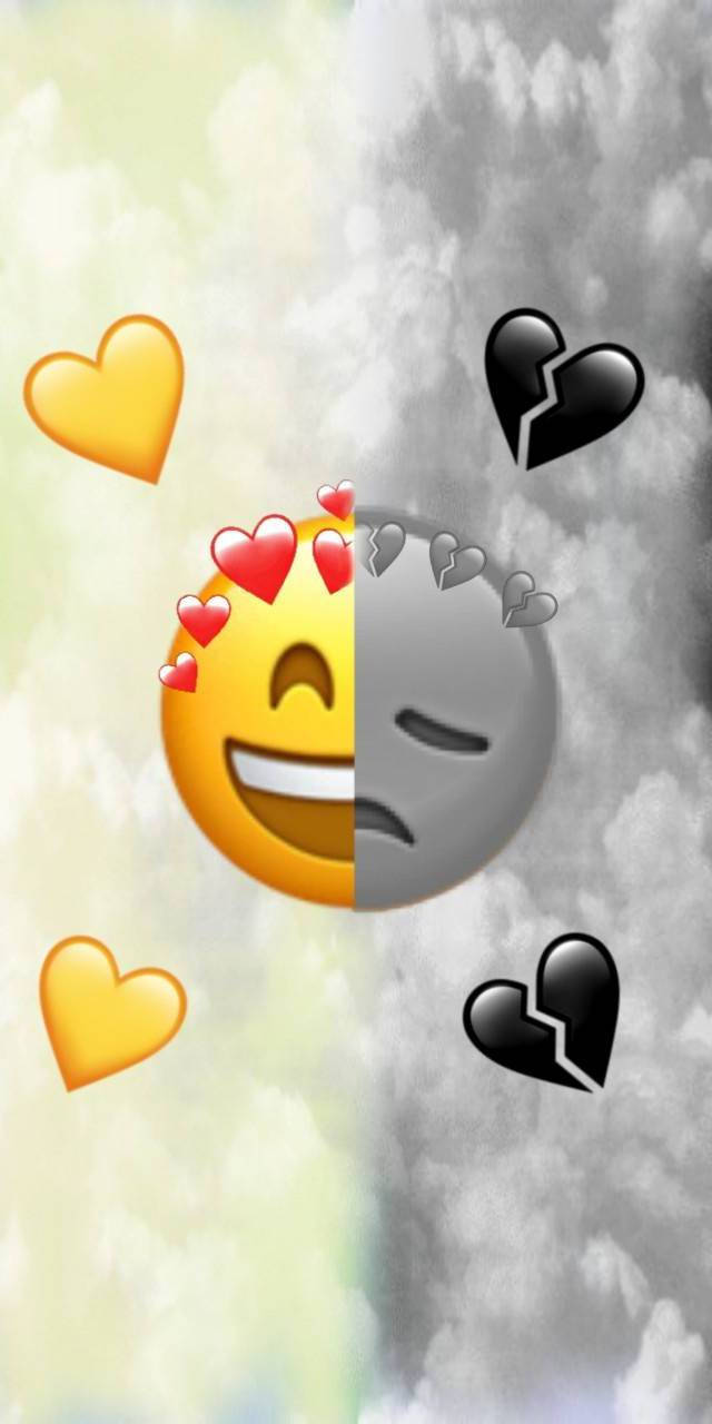 Sad Emoji 桌布 壁紙 — 一個分裂的表情符號臉孔，一半微笑帶有心形，一半悲傷帶有破碎的心形，背景為多雲的天空。