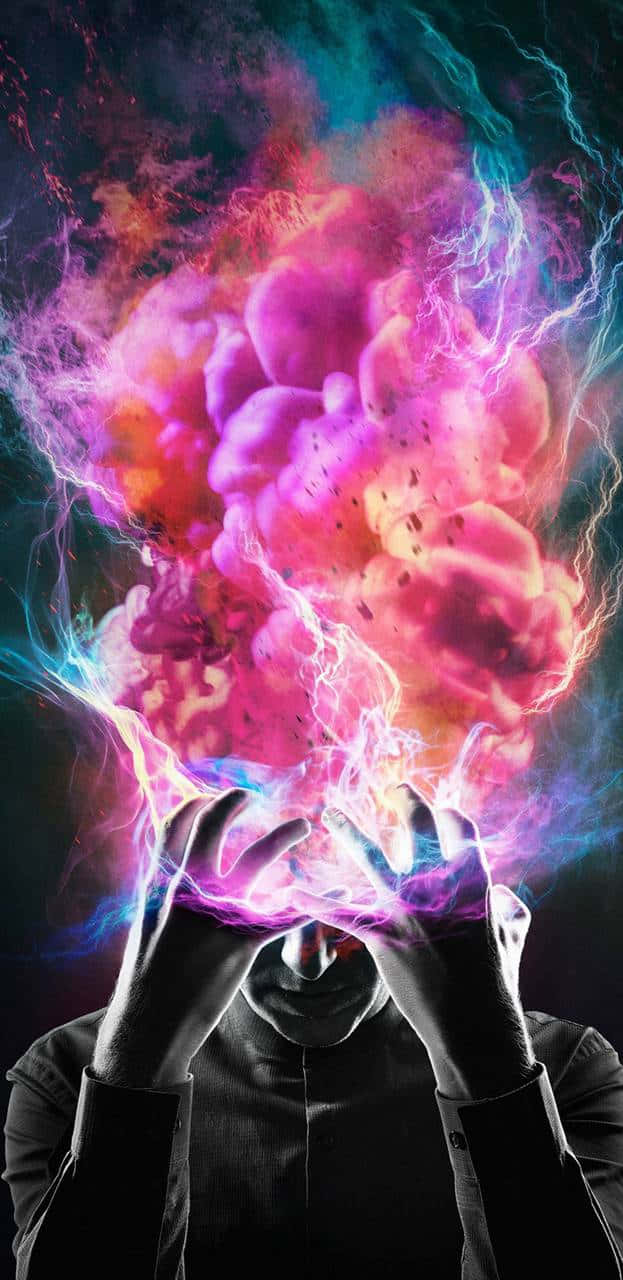 Mind-blowing 桌布 壁紙 — 一個剪影人物手持發光的粉紅色和藍色能量爆炸，伴隨著噼啪作響的閃電，高舉過頭頂。