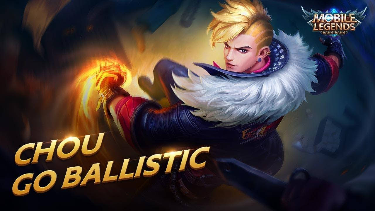 Mobile Legends 桌布 壁紙 — 一個動態的動漫戰士，金髮白毛領，在戲劇性的遊戲宣傳藝術中釋放熾熱能量。