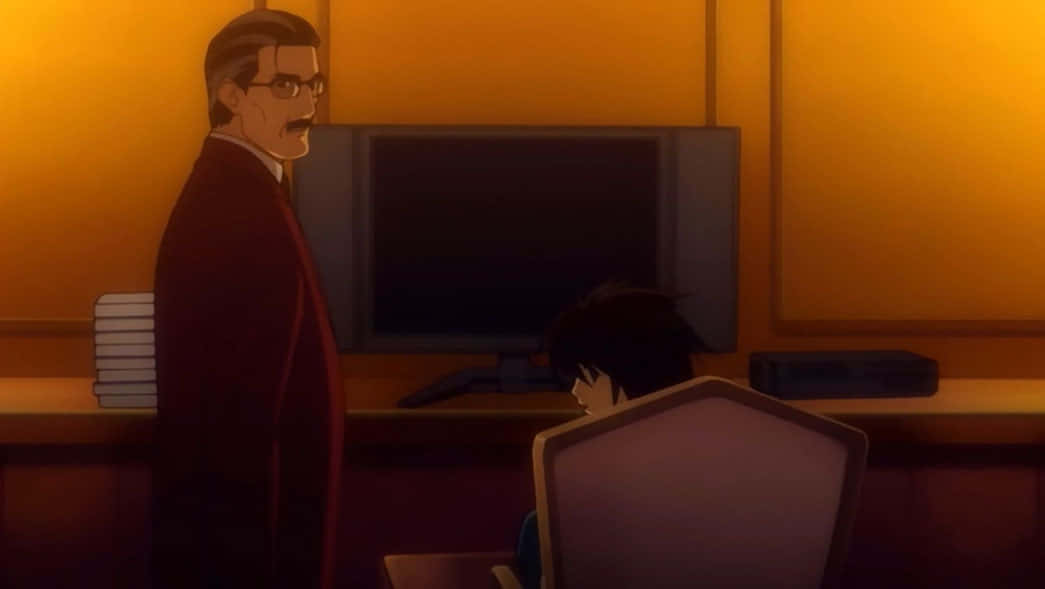 Soichiro Yagami 桌布 壁紙 — 一個動漫場景顯示一個穿著紅色西裝的男人站在一個坐在溫暖燈光辦公室裡、旁邊有大型顯示器的人物旁邊。
