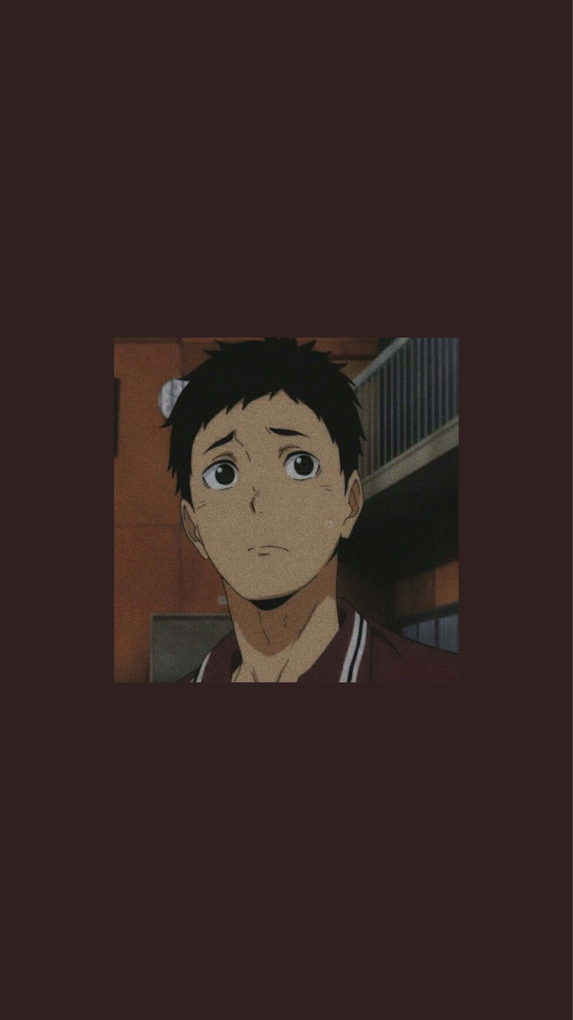Daichi Sawamura 桌布 壁紙 — 一個動漫男孩的特寫，他有大眼睛和深色頭髮，穿著栗色運動球衣，背景是燈光昏暗的建築物。