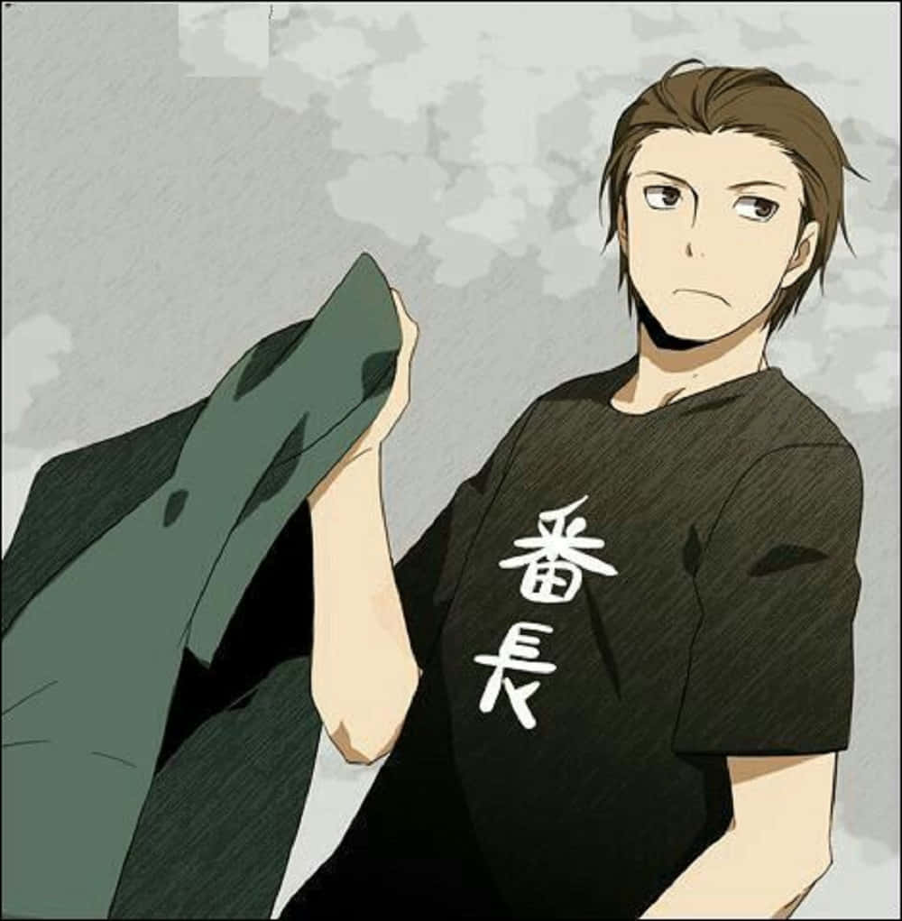 Seiji Yagiri 桌布 壁紙 — 一個動漫男孩穿著黑色T恤，上面有白色漢字，拿著一件綠色外套靠在有紋理的灰色牆上。