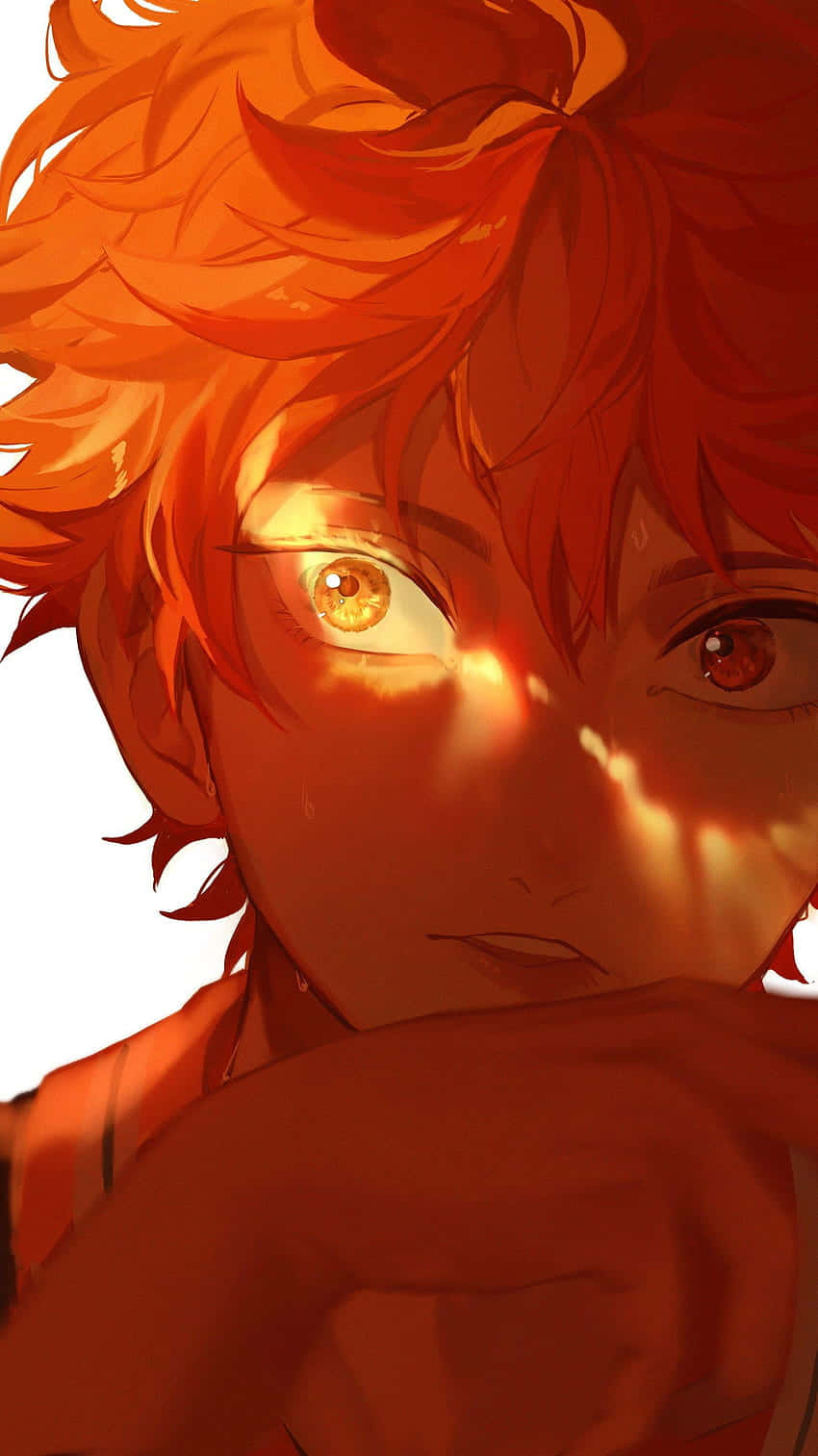 Haikyuu Fan Art 桌布 壁紙 — 一個動漫角色的特寫，擁有火紅橙色頭髮和強烈發光的眼睛，沐浴在溫暖的光線中。