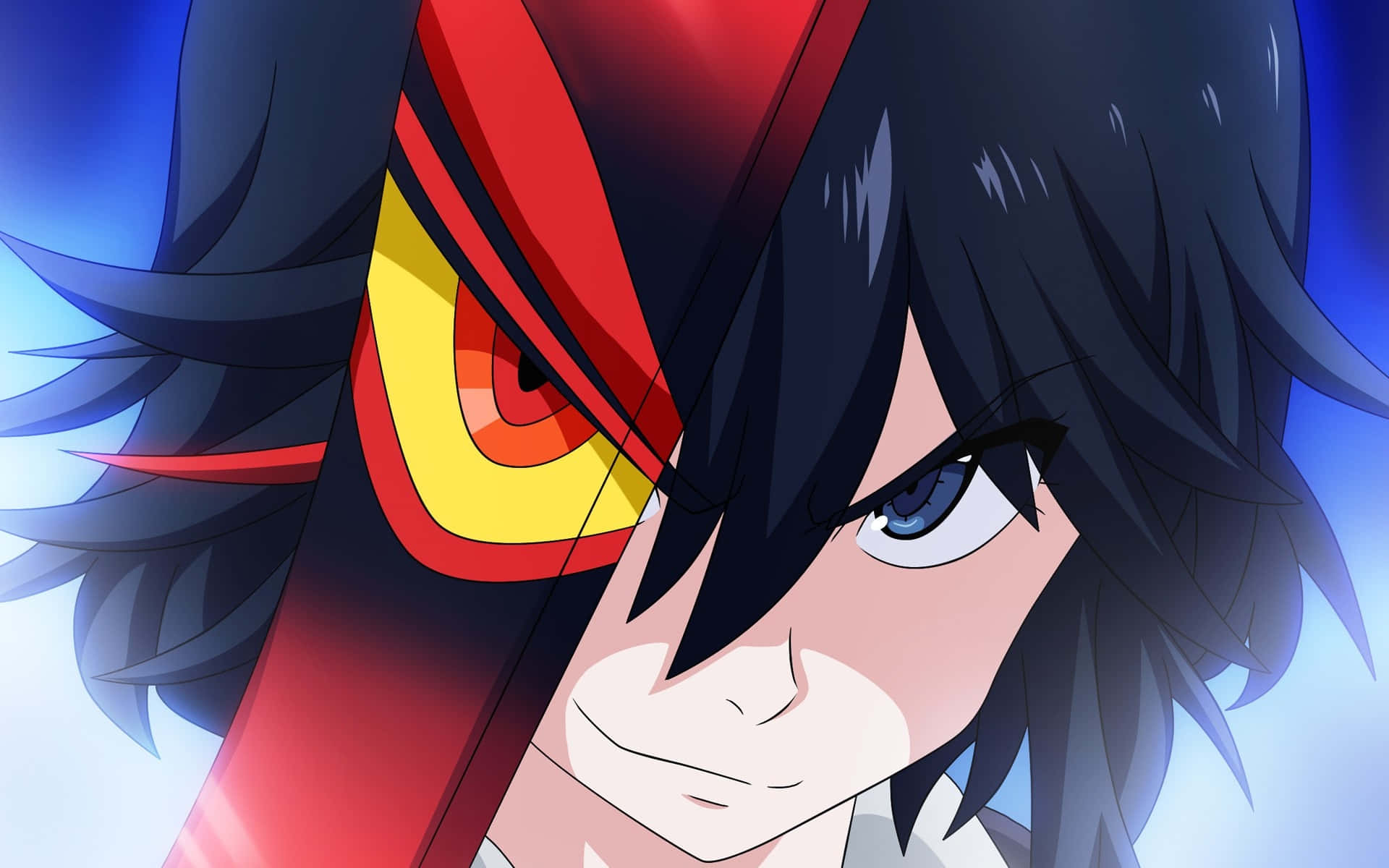 Kill La Kill Senketsu 桌布 壁紙 — 一個動漫角色的特寫，有一隻藍色眼睛和一隻紅色面具眼睛，背景是藍色漸變色。